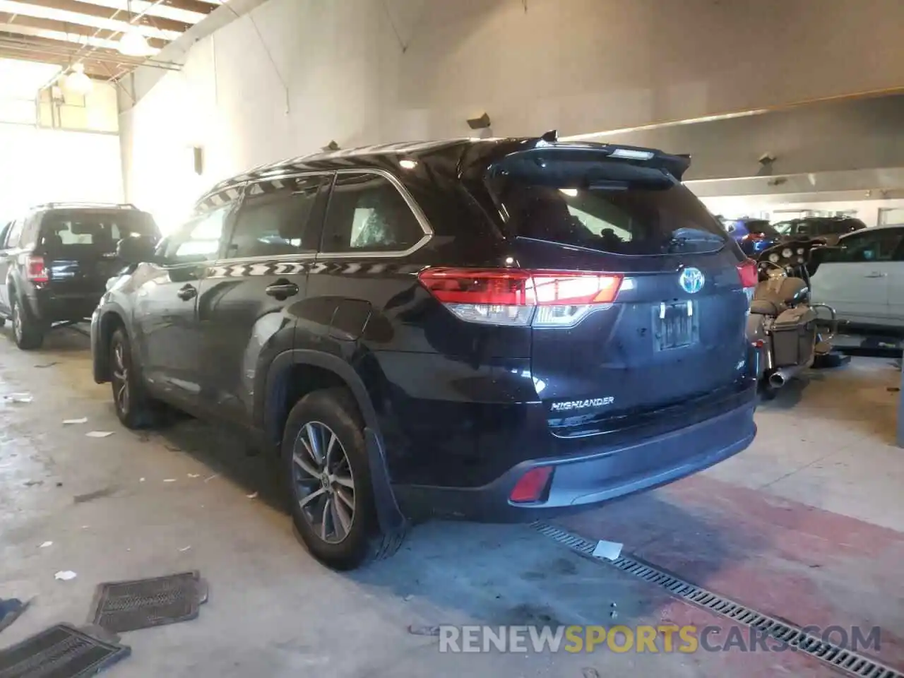 3 Photograph of a damaged car 5TDJGRFH0KS078215 TOYOTA HIGHLANDER 2019