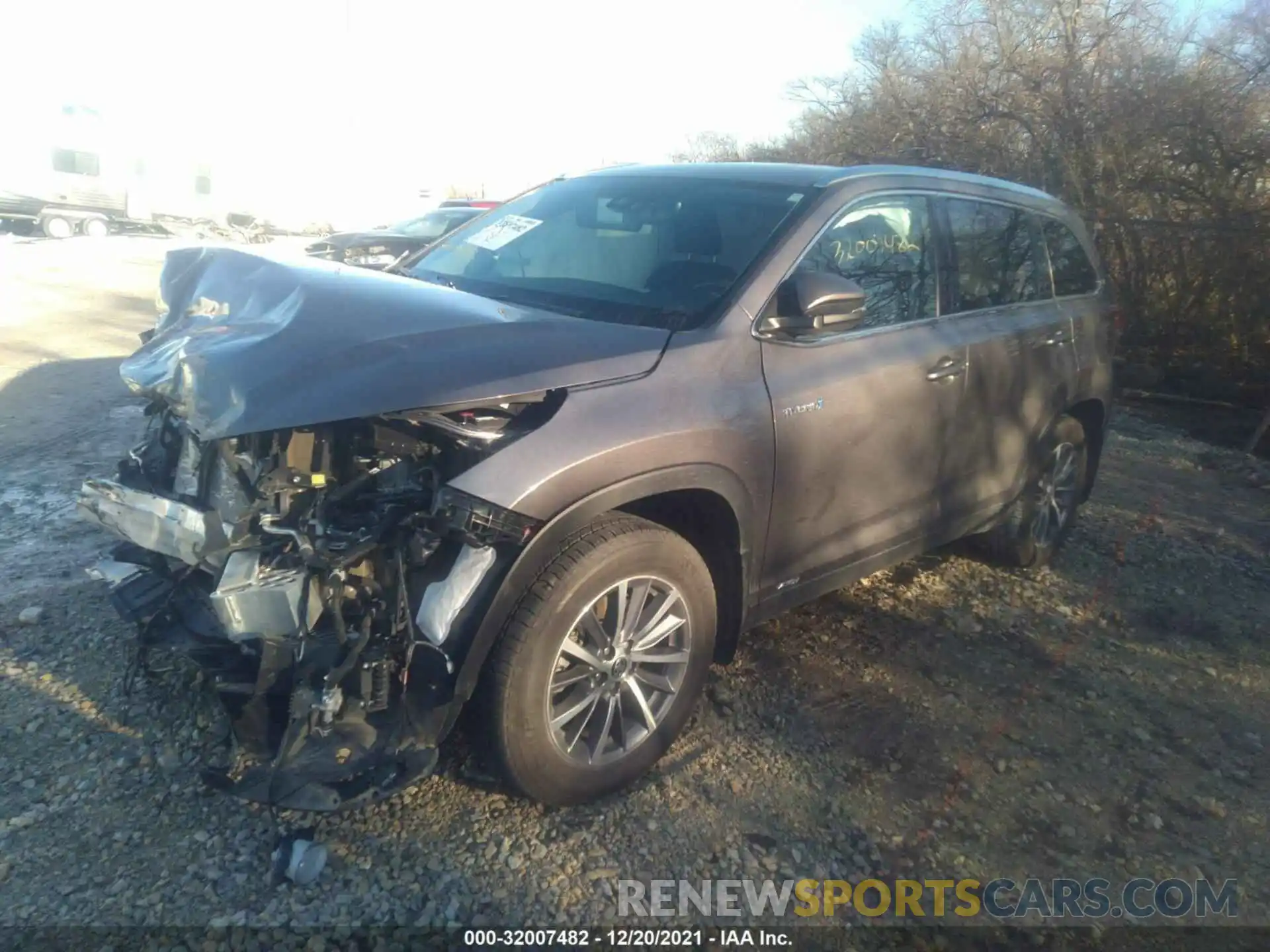 2 Photograph of a damaged car 5TDJGRFH0KS078313 TOYOTA HIGHLANDER 2019