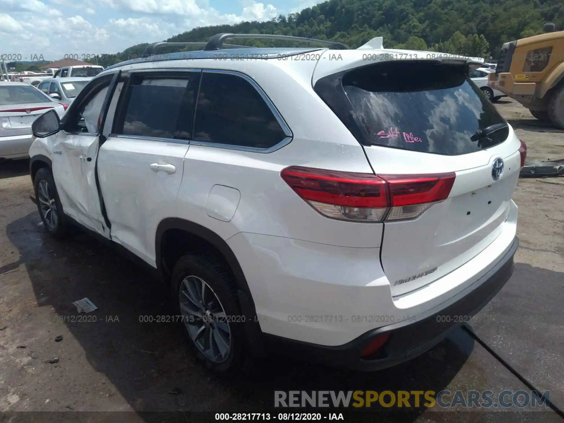 3 Photograph of a damaged car 5TDJGRFH0KS078831 TOYOTA HIGHLANDER 2019