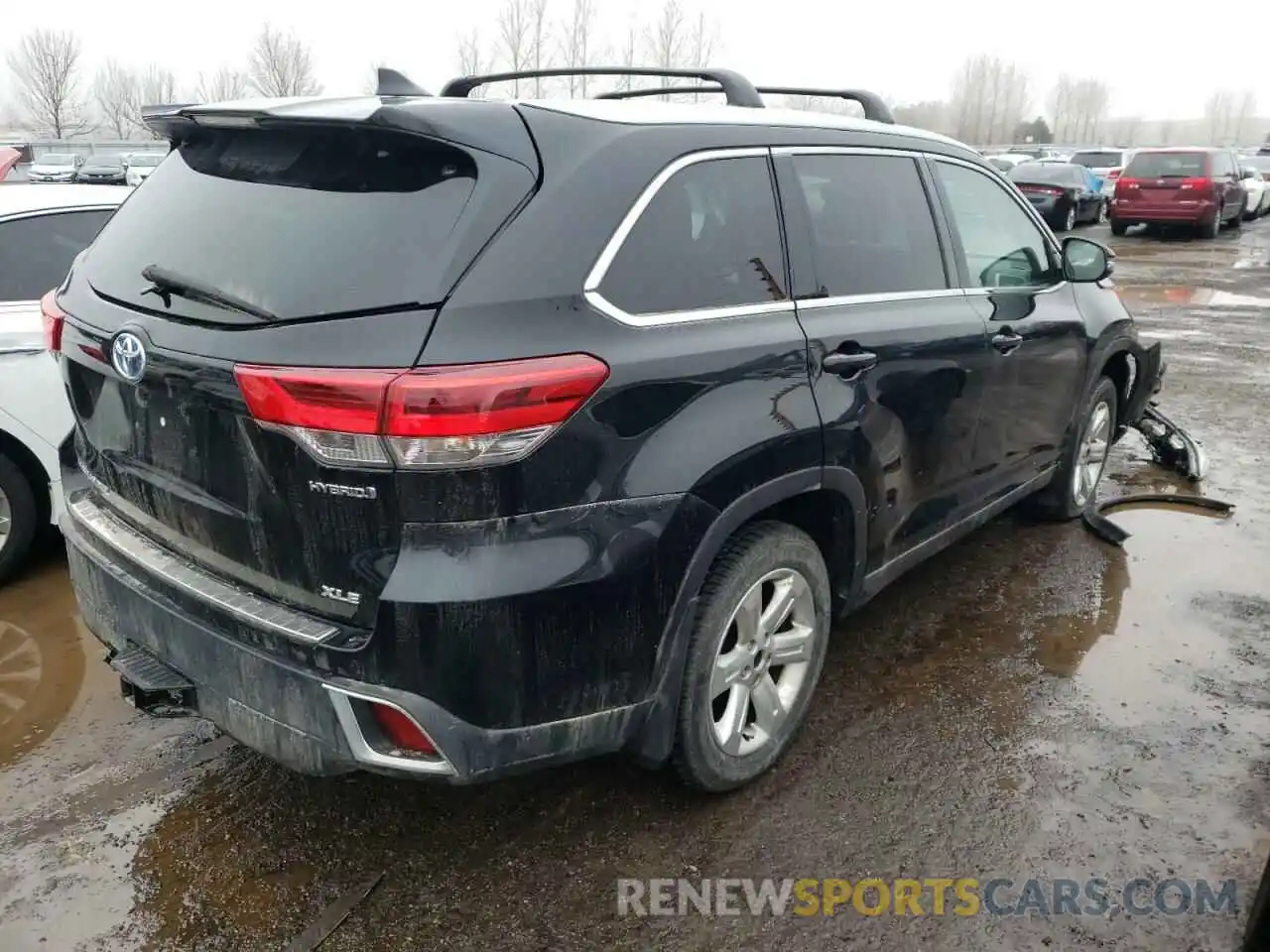 4 Photograph of a damaged car 5TDJGRFH1KS067448 TOYOTA HIGHLANDER 2019