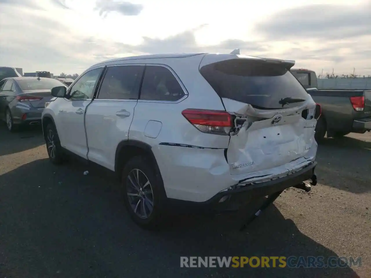 3 Photograph of a damaged car 5TDJGRFH1KS068843 TOYOTA HIGHLANDER 2019