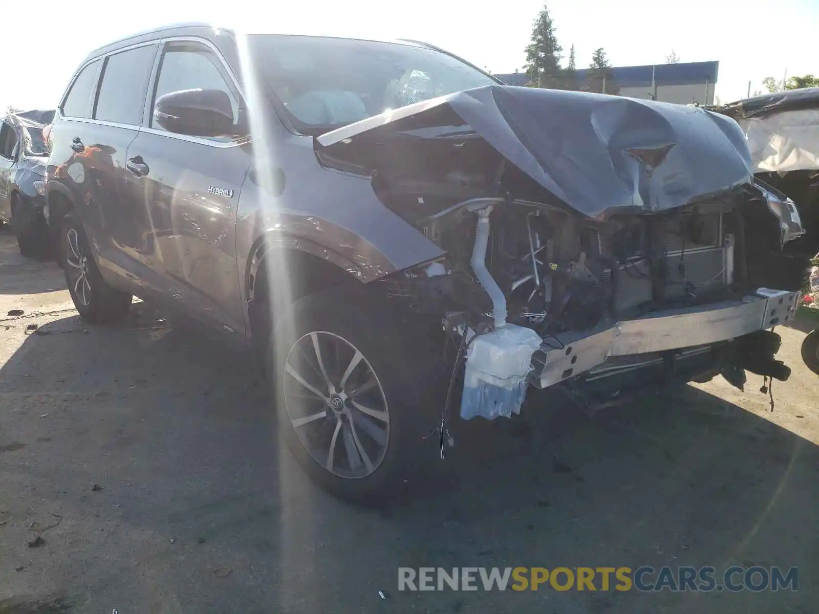 1 Photograph of a damaged car 5TDJGRFH1KS069233 TOYOTA HIGHLANDER 2019