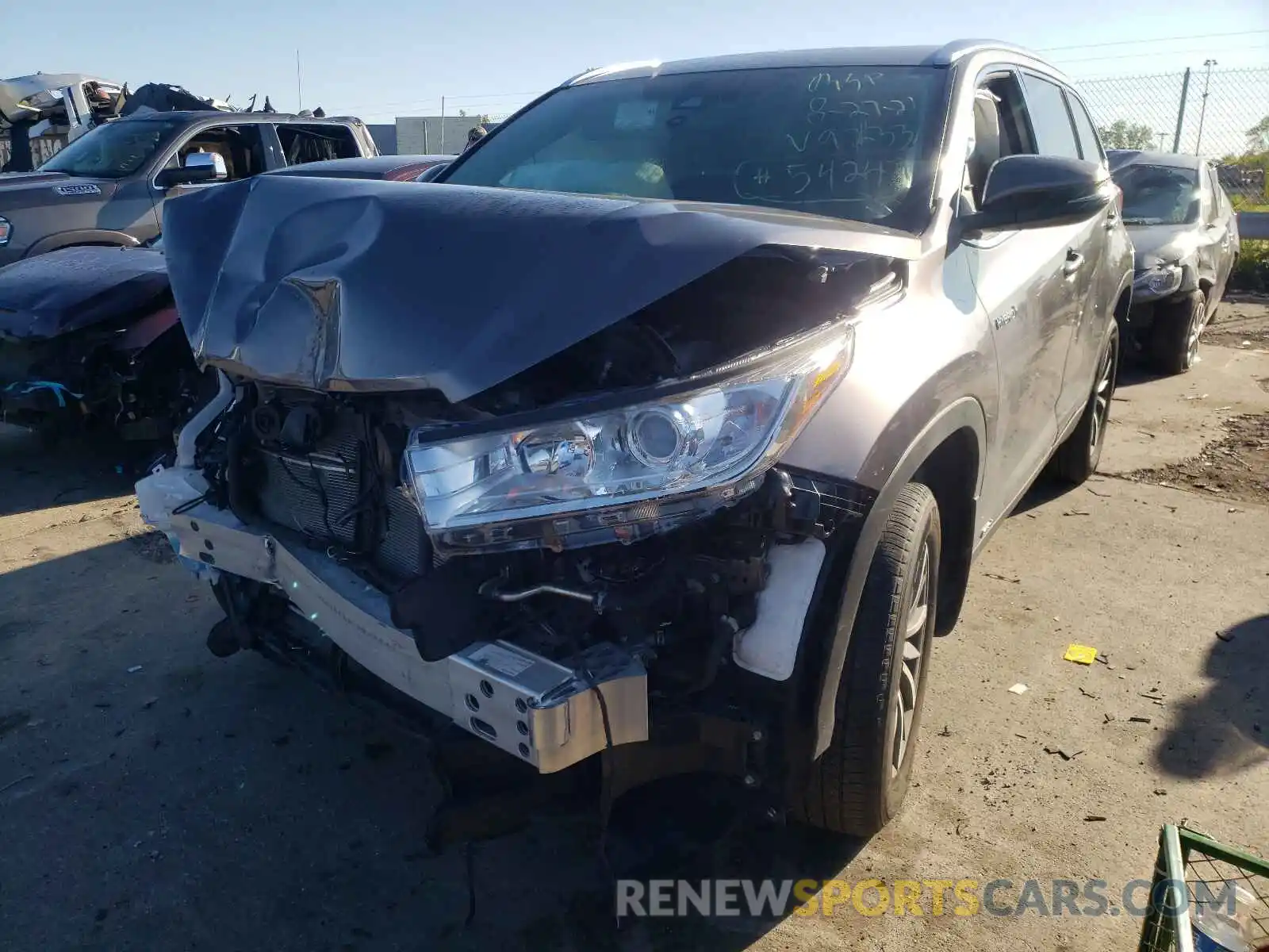 2 Photograph of a damaged car 5TDJGRFH1KS069233 TOYOTA HIGHLANDER 2019