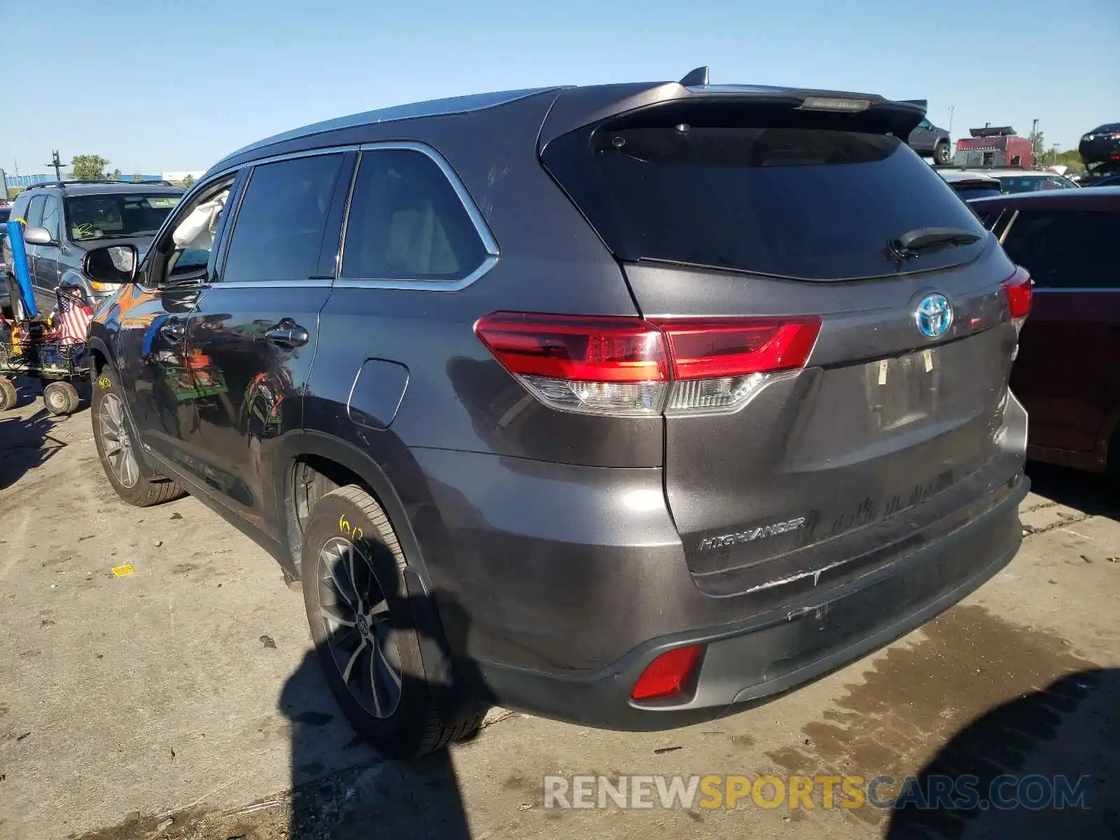 3 Photograph of a damaged car 5TDJGRFH1KS069233 TOYOTA HIGHLANDER 2019