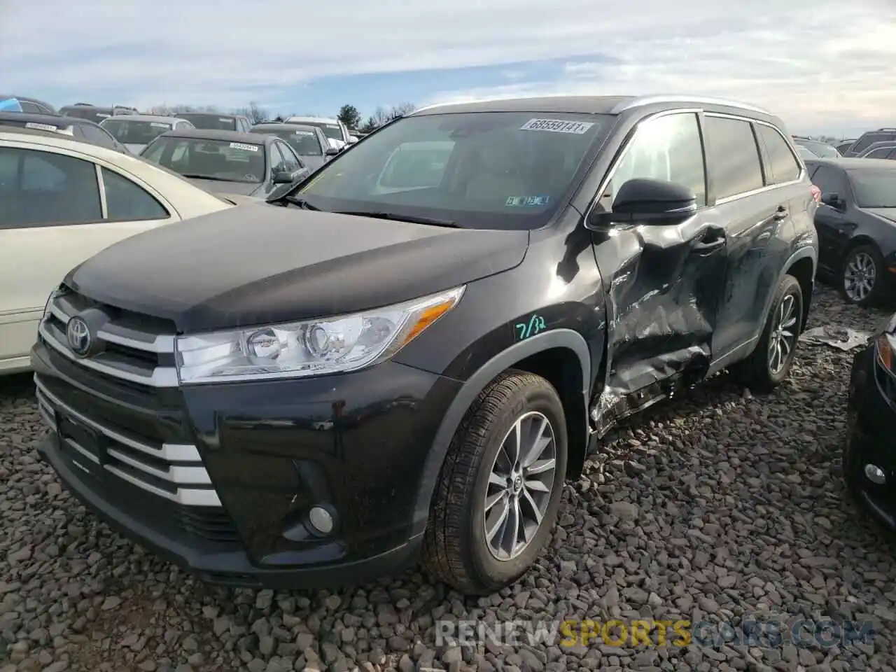 2 Photograph of a damaged car 5TDJGRFH1KS069586 TOYOTA HIGHLANDER 2019