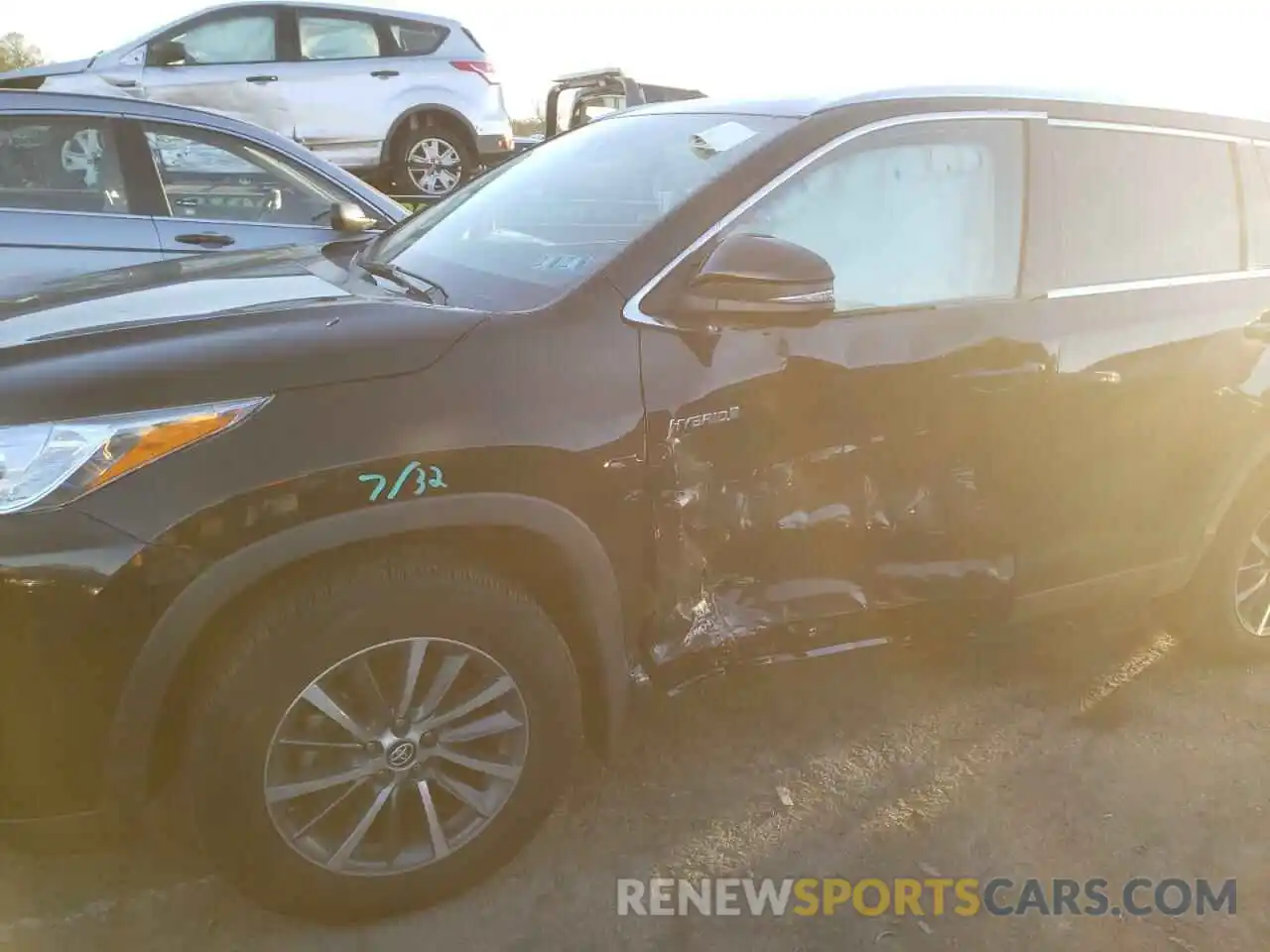 9 Photograph of a damaged car 5TDJGRFH1KS069586 TOYOTA HIGHLANDER 2019