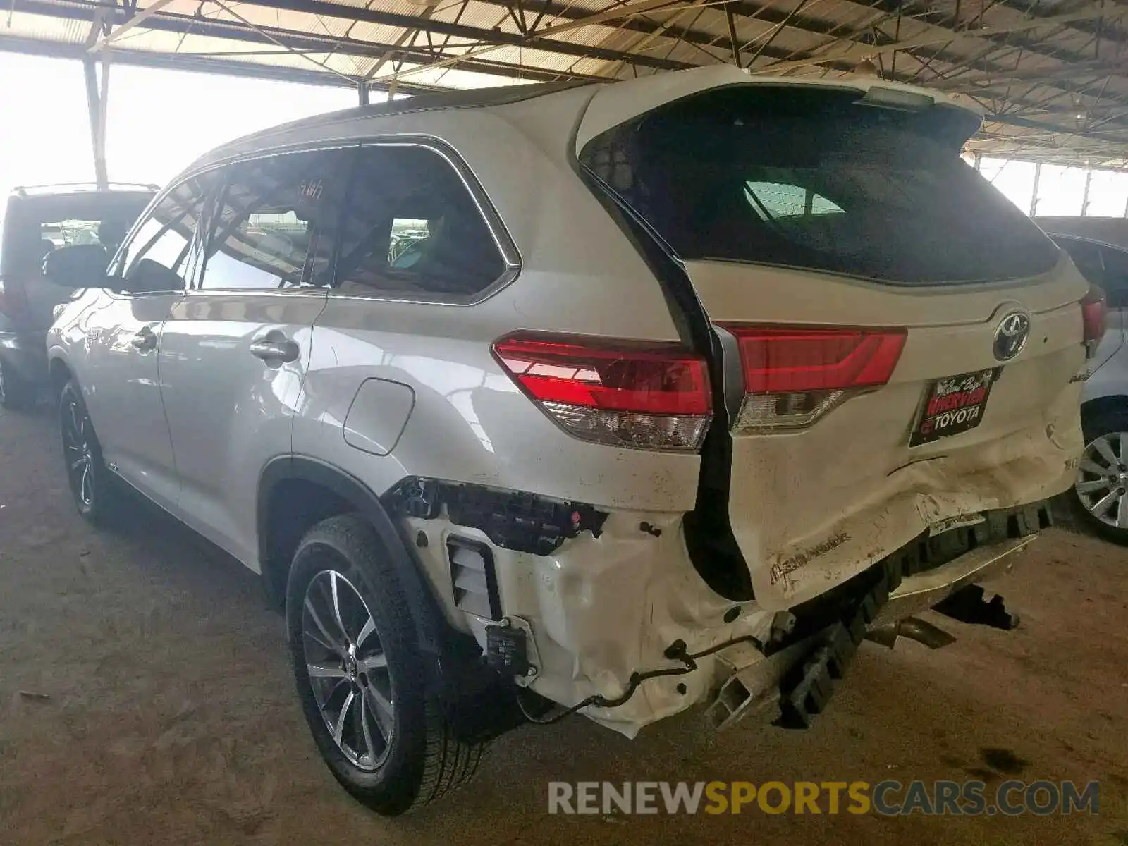 3 Photograph of a damaged car 5TDJGRFH2KS061271 TOYOTA HIGHLANDER 2019