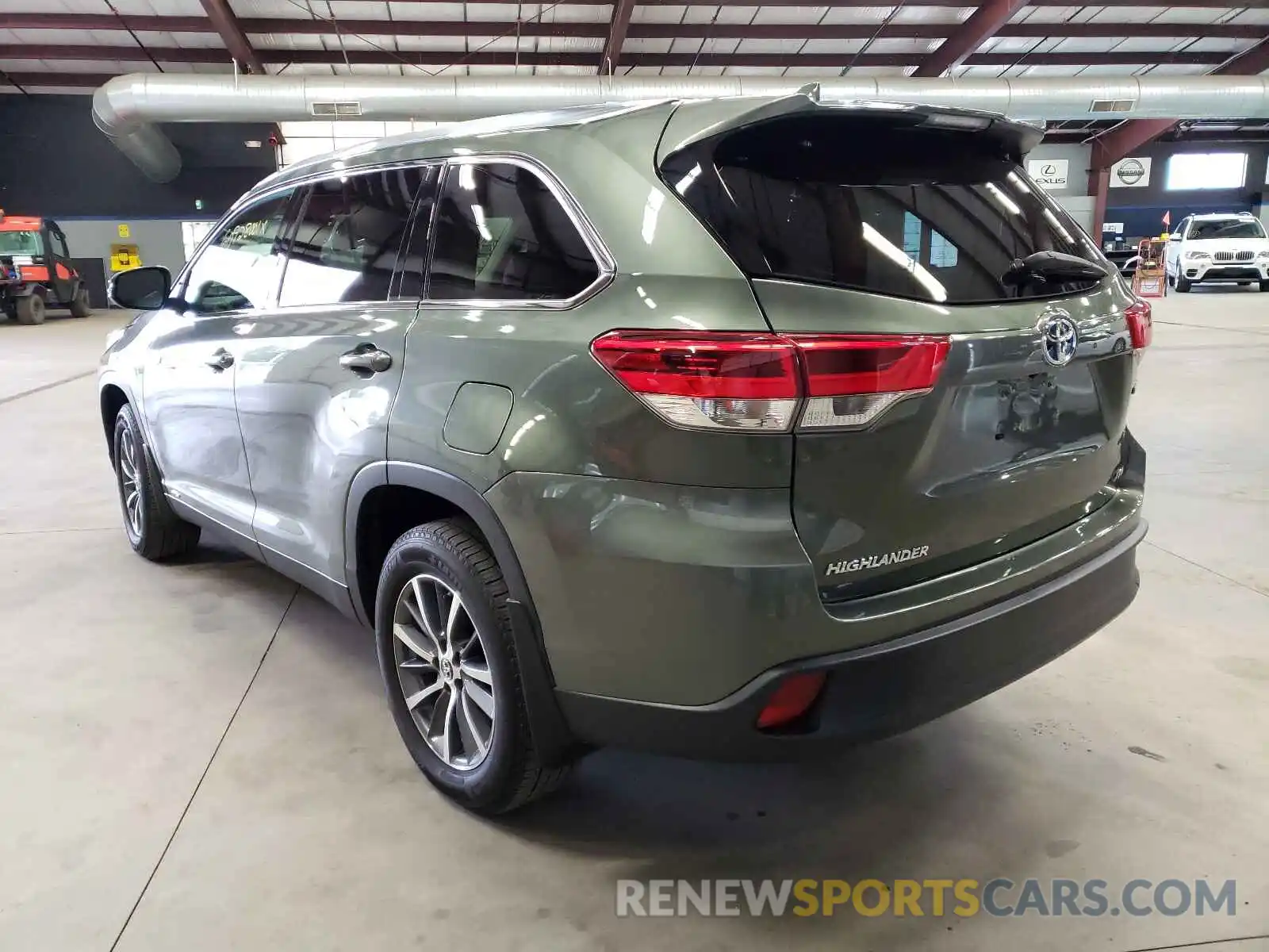 3 Photograph of a damaged car 5TDJGRFH2KS062355 TOYOTA HIGHLANDER 2019