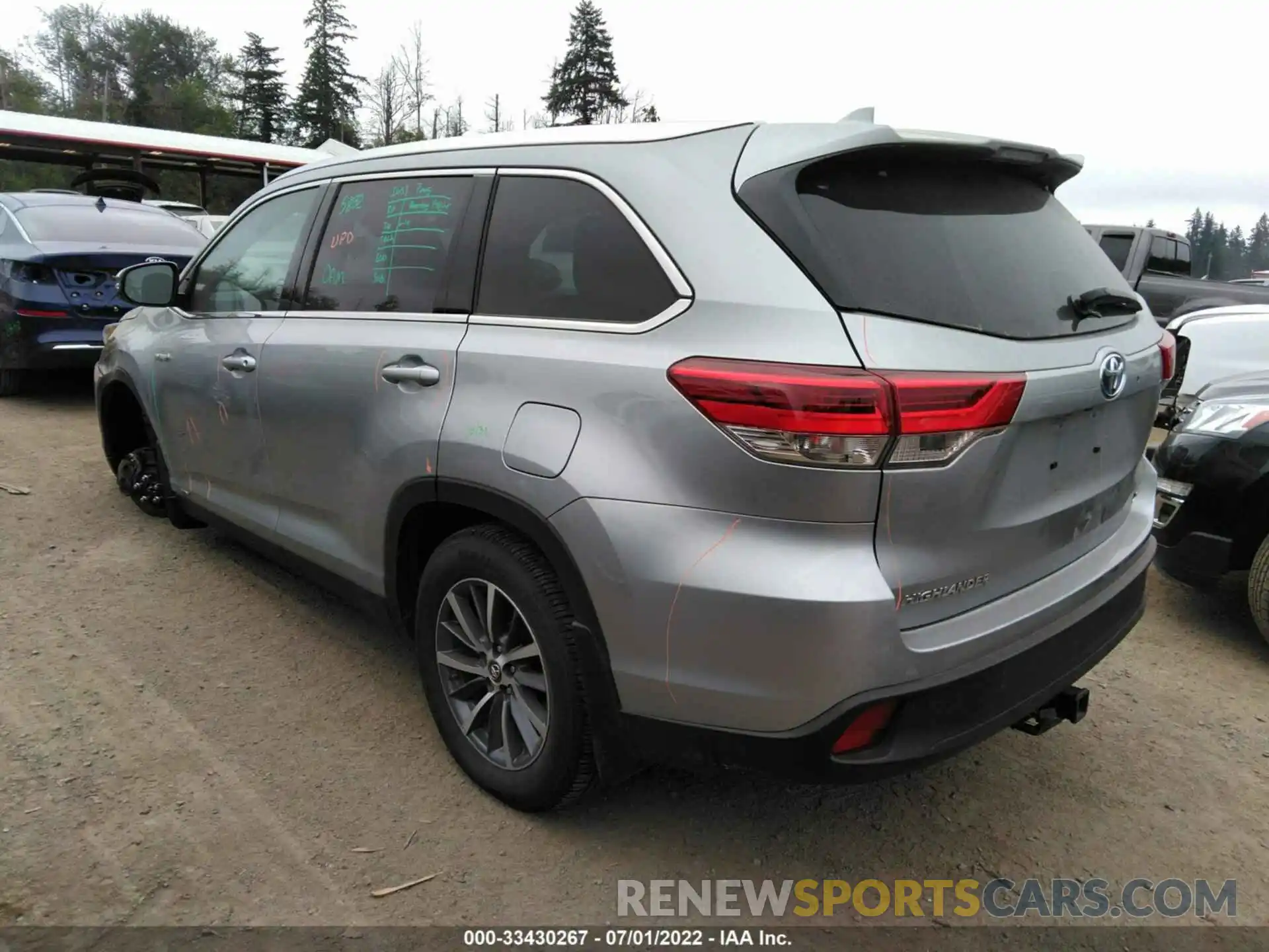 3 Photograph of a damaged car 5TDJGRFH2KS063408 TOYOTA HIGHLANDER 2019