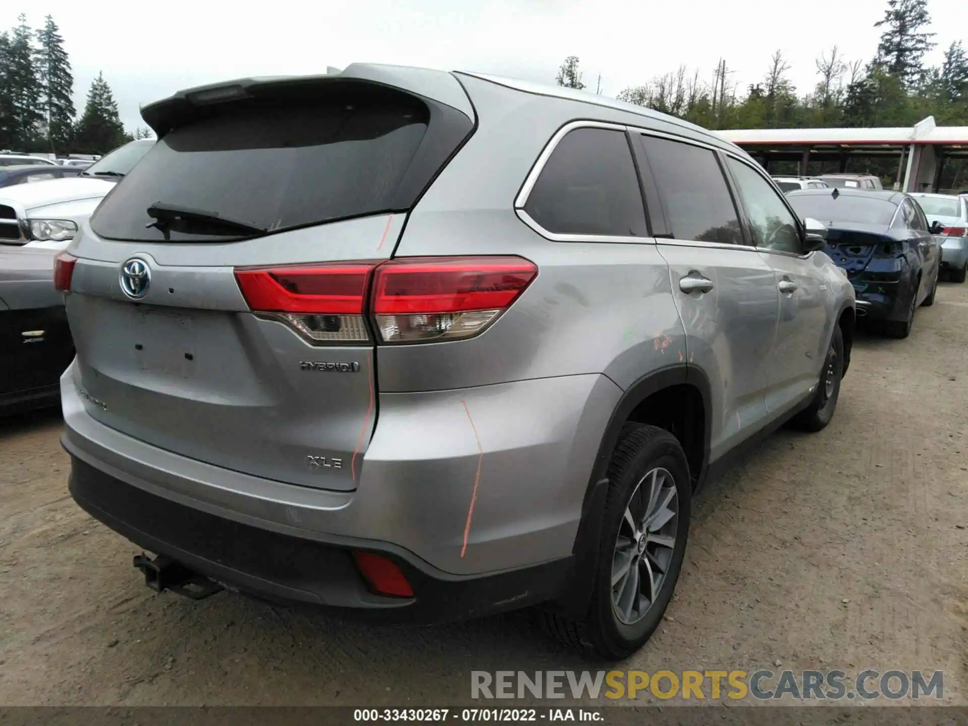 4 Photograph of a damaged car 5TDJGRFH2KS063408 TOYOTA HIGHLANDER 2019