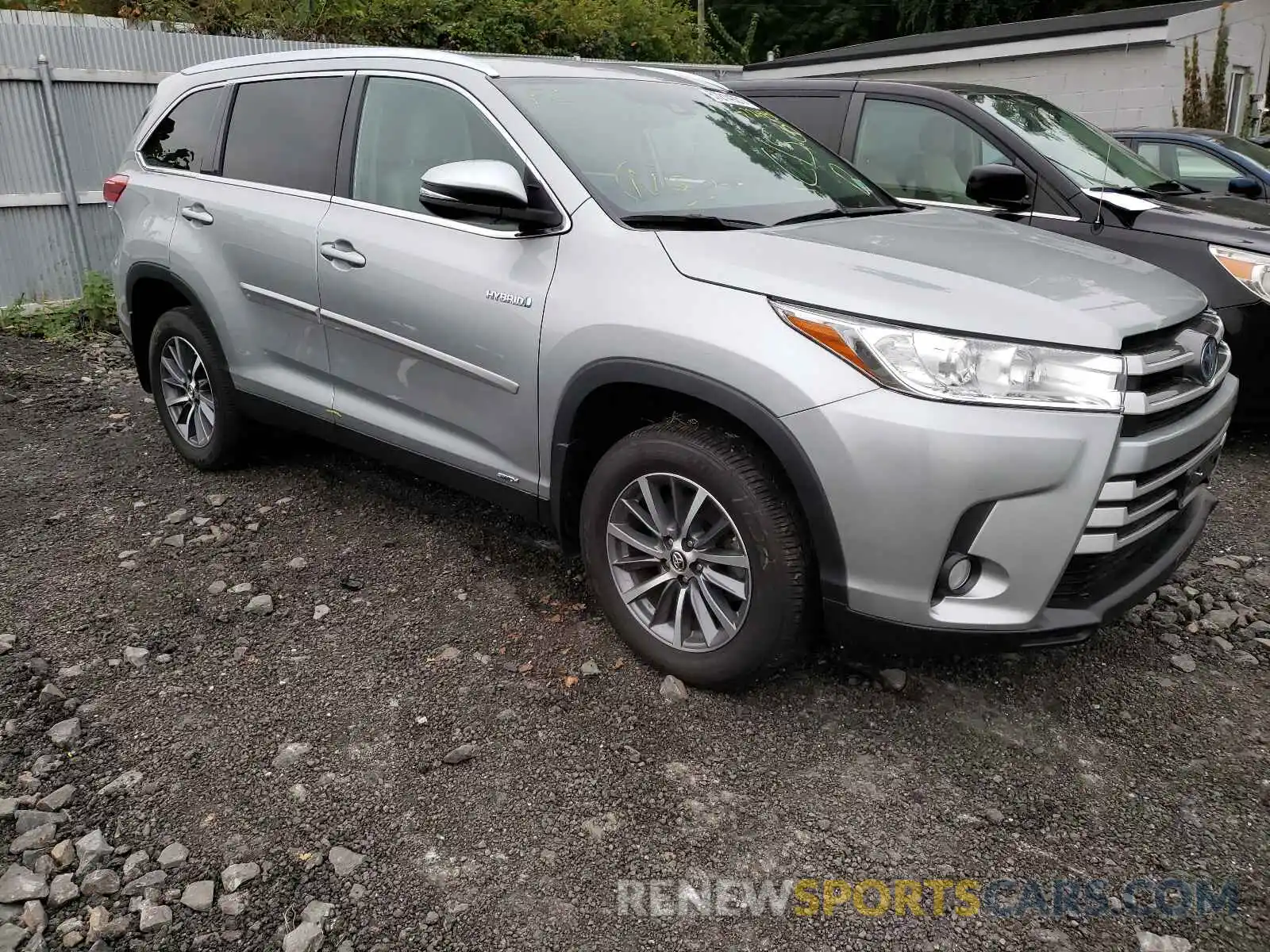 1 Photograph of a damaged car 5TDJGRFH2KS065725 TOYOTA HIGHLANDER 2019