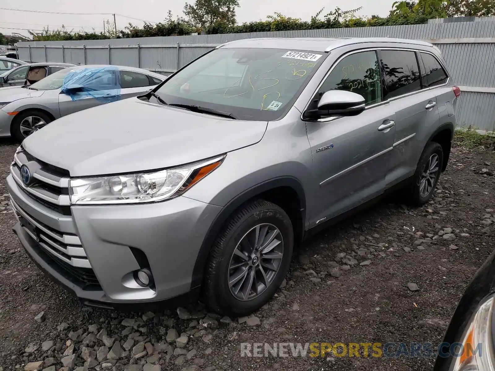 2 Photograph of a damaged car 5TDJGRFH2KS065725 TOYOTA HIGHLANDER 2019