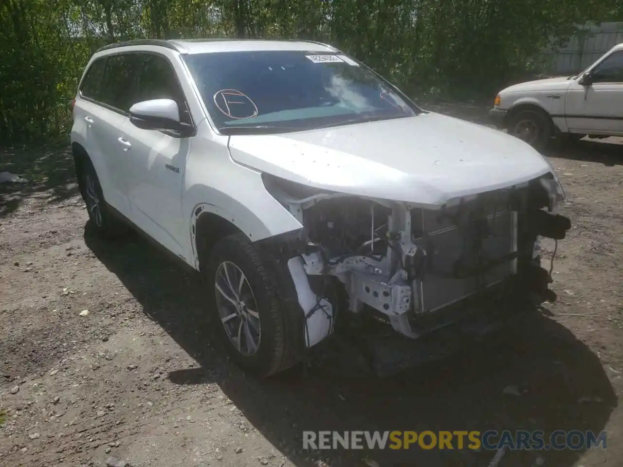 1 Photograph of a damaged car 5TDJGRFH2KS068799 TOYOTA HIGHLANDER 2019