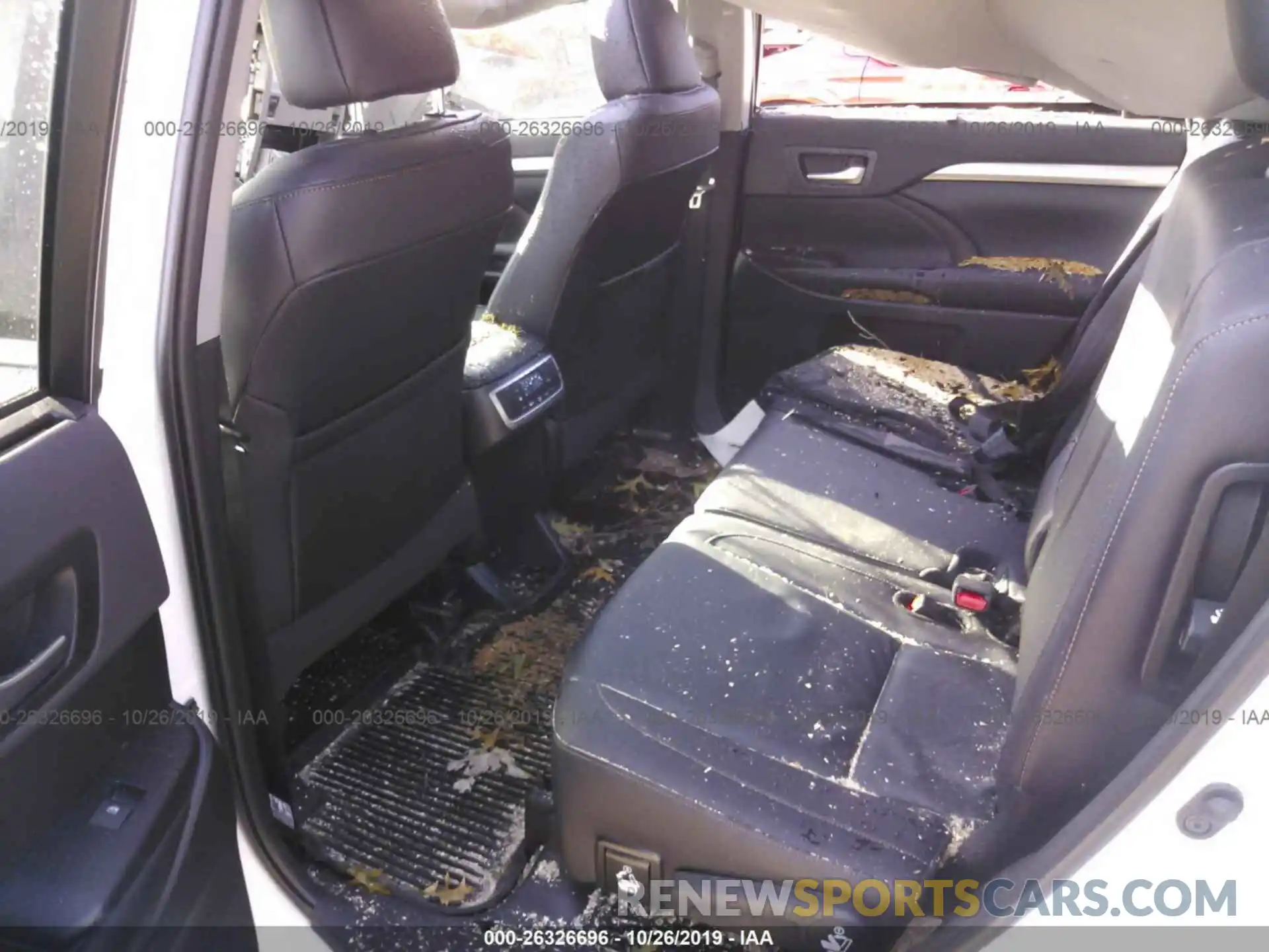 8 Photograph of a damaged car 5TDJGRFH2KS070925 TOYOTA HIGHLANDER 2019