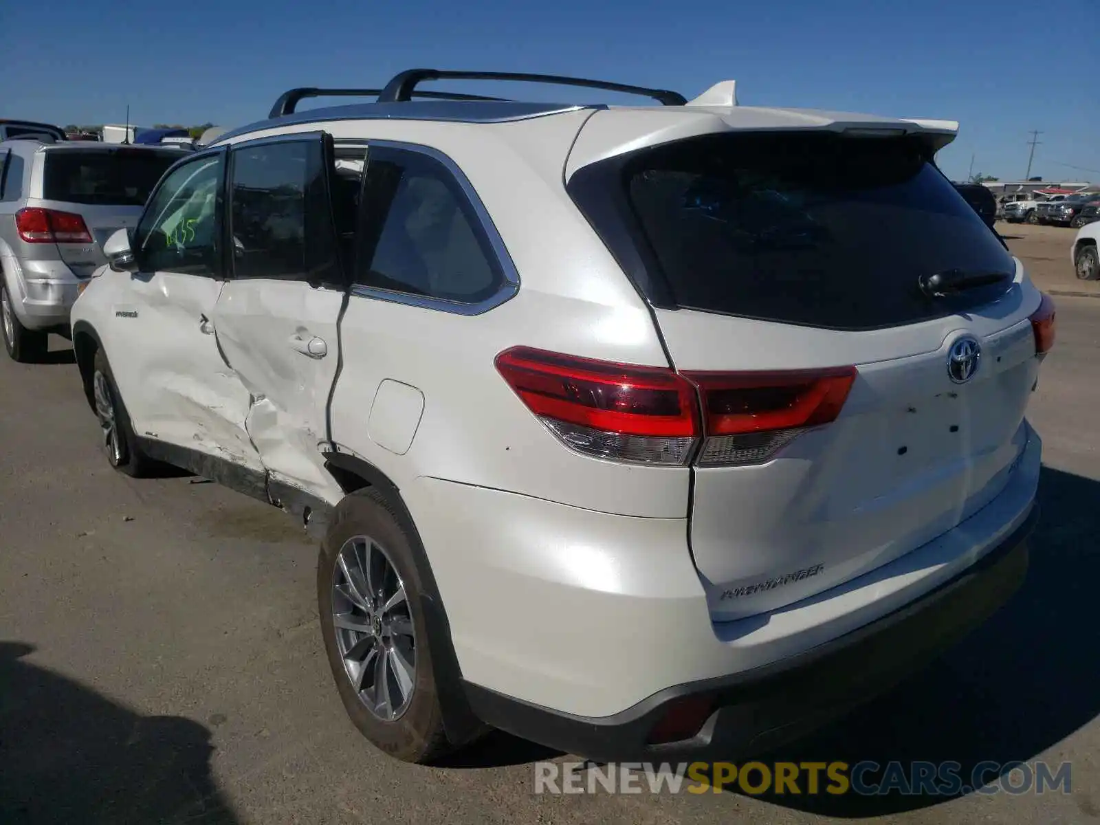 3 Photograph of a damaged car 5TDJGRFH2KS078474 TOYOTA HIGHLANDER 2019