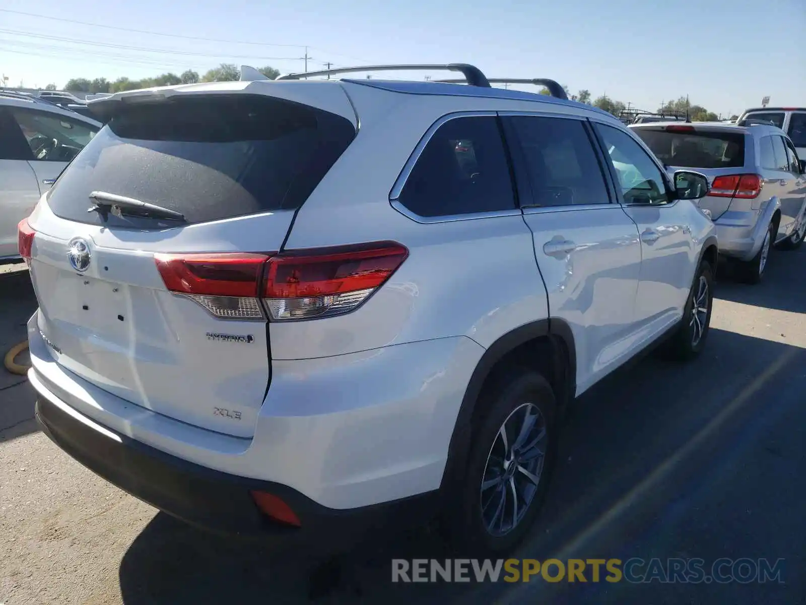 4 Photograph of a damaged car 5TDJGRFH2KS078474 TOYOTA HIGHLANDER 2019