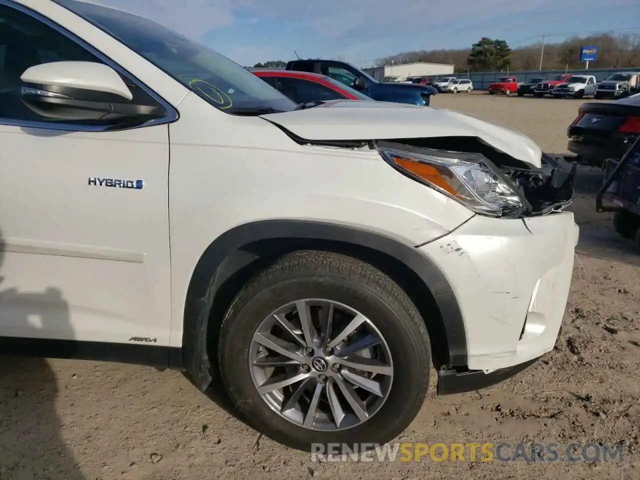 9 Photograph of a damaged car 5TDJGRFH3KS055351 TOYOTA HIGHLANDER 2019