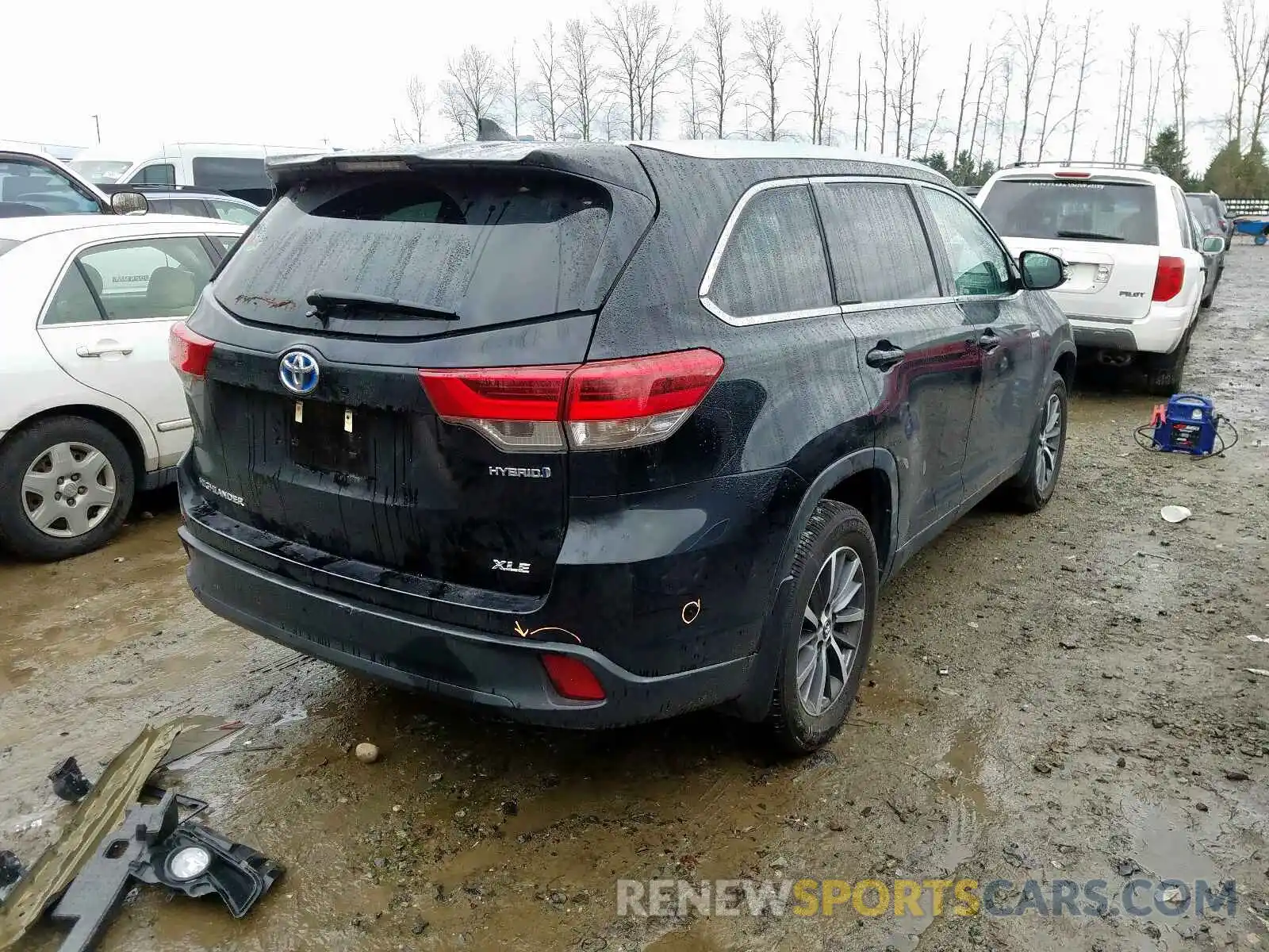 4 Photograph of a damaged car 5TDJGRFH3KS056919 TOYOTA HIGHLANDER 2019