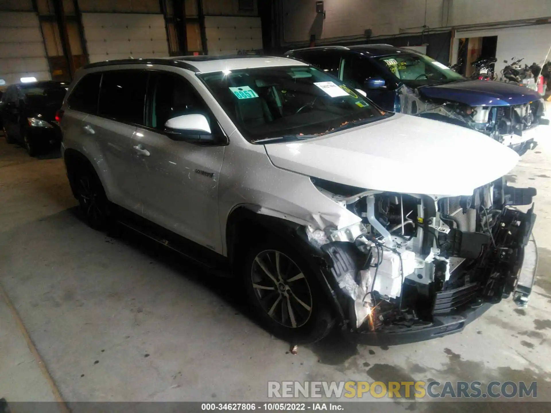 1 Photograph of a damaged car 5TDJGRFH3KS062123 TOYOTA HIGHLANDER 2019