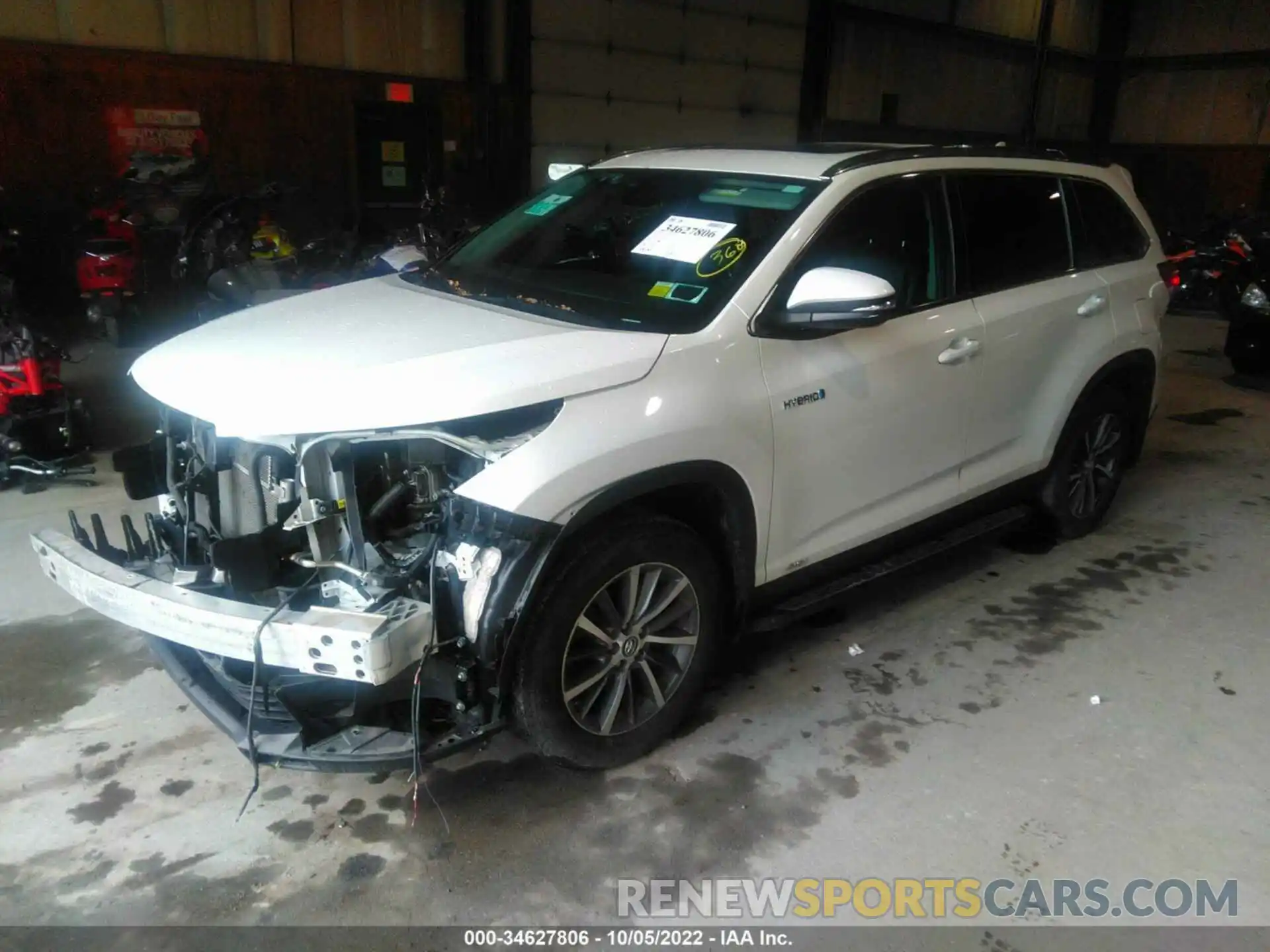 2 Photograph of a damaged car 5TDJGRFH3KS062123 TOYOTA HIGHLANDER 2019