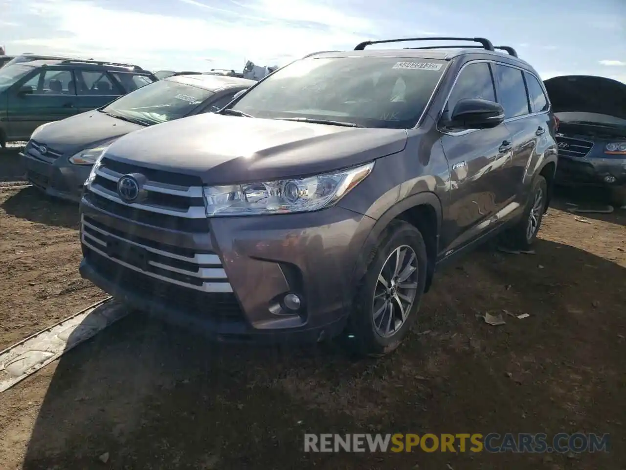 2 Photograph of a damaged car 5TDJGRFH3KS062249 TOYOTA HIGHLANDER 2019