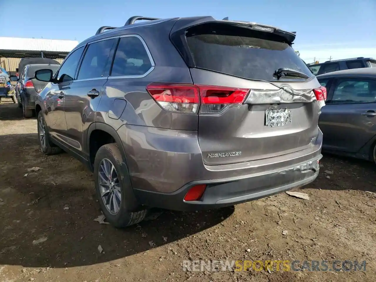 3 Photograph of a damaged car 5TDJGRFH3KS062249 TOYOTA HIGHLANDER 2019