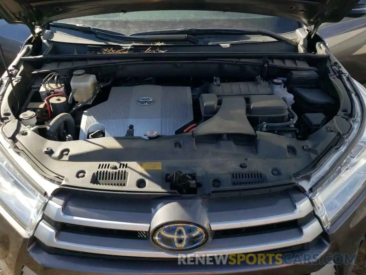 7 Photograph of a damaged car 5TDJGRFH3KS062249 TOYOTA HIGHLANDER 2019