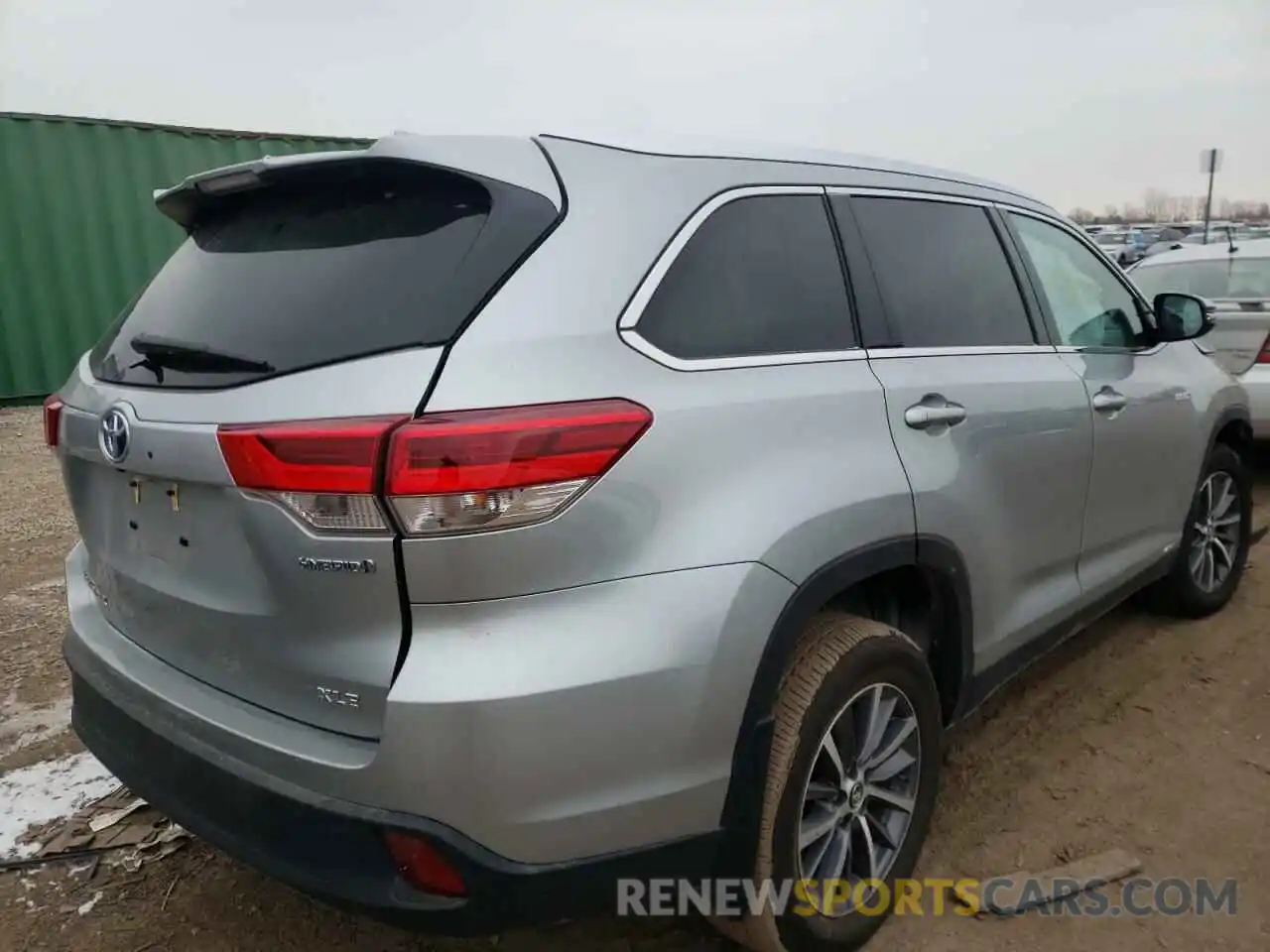 4 Photograph of a damaged car 5TDJGRFH3KS064308 TOYOTA HIGHLANDER 2019