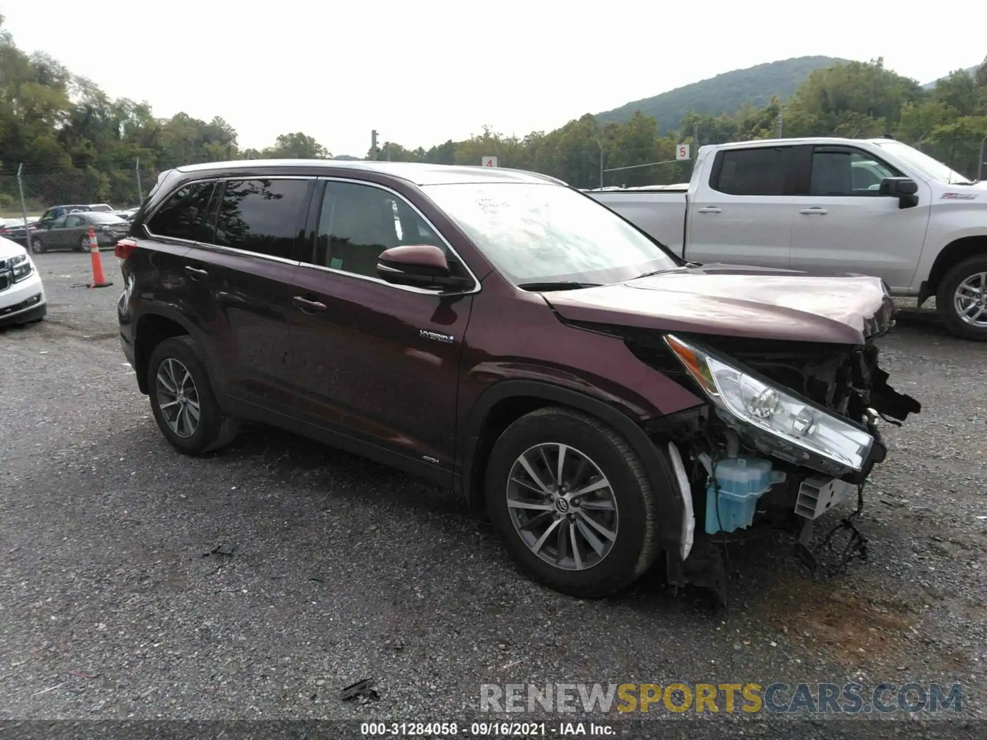 1 Photograph of a damaged car 5TDJGRFH3KS070934 TOYOTA HIGHLANDER 2019