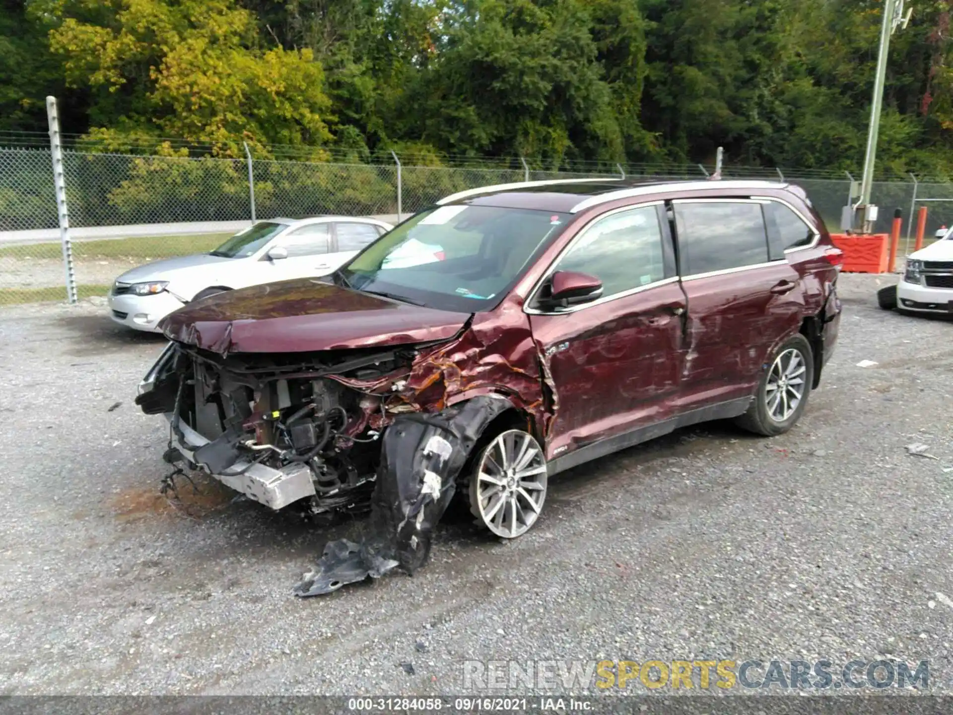 2 Photograph of a damaged car 5TDJGRFH3KS070934 TOYOTA HIGHLANDER 2019