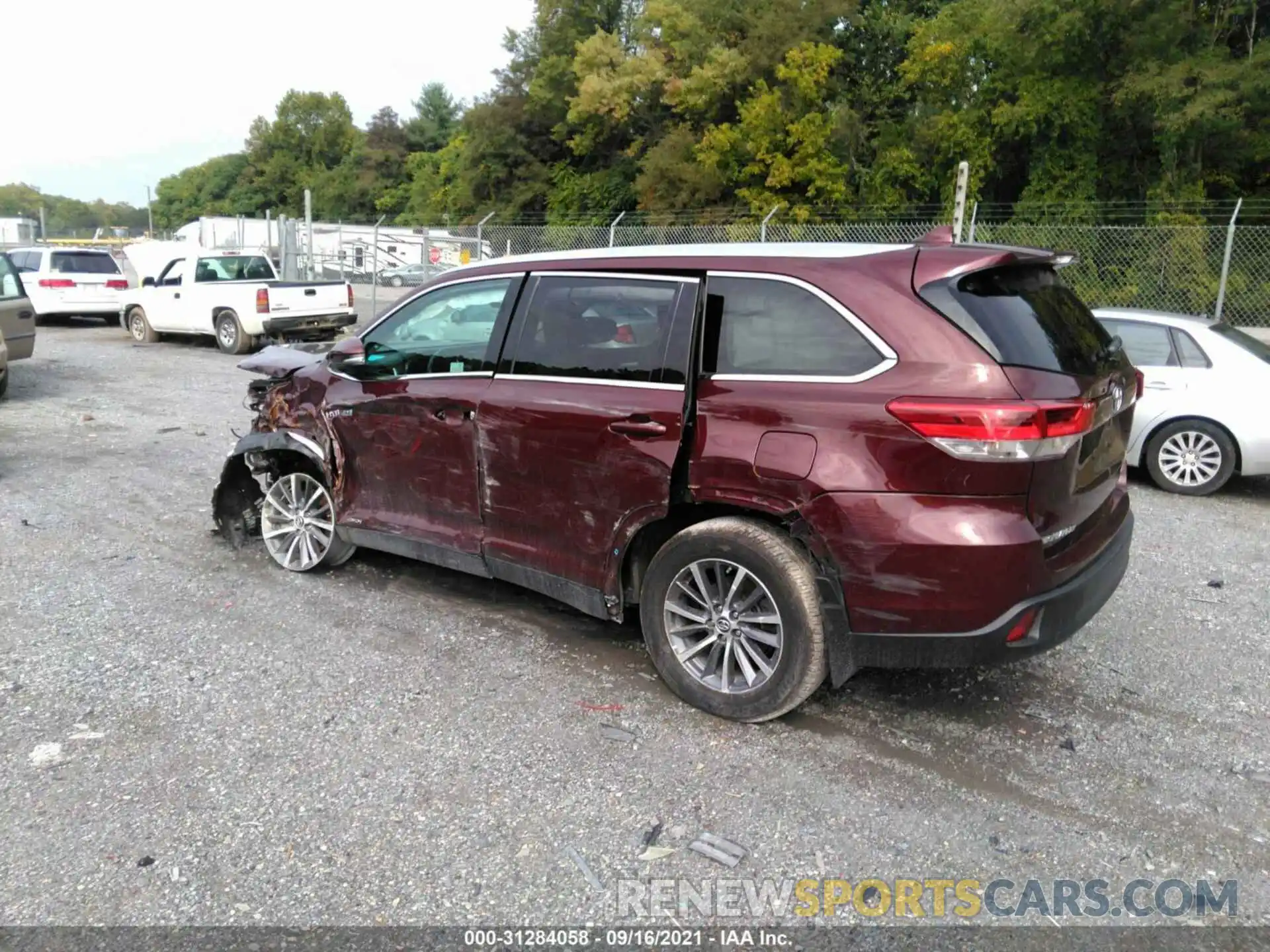 3 Photograph of a damaged car 5TDJGRFH3KS070934 TOYOTA HIGHLANDER 2019