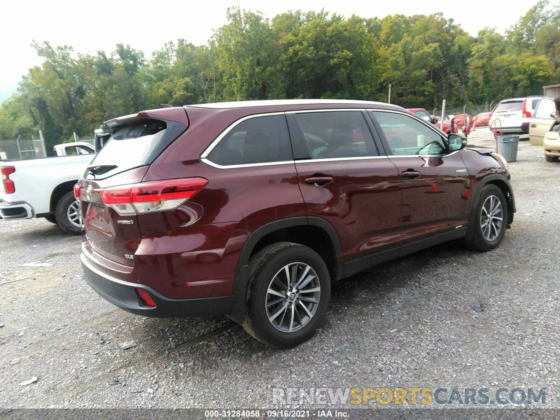 4 Photograph of a damaged car 5TDJGRFH3KS070934 TOYOTA HIGHLANDER 2019