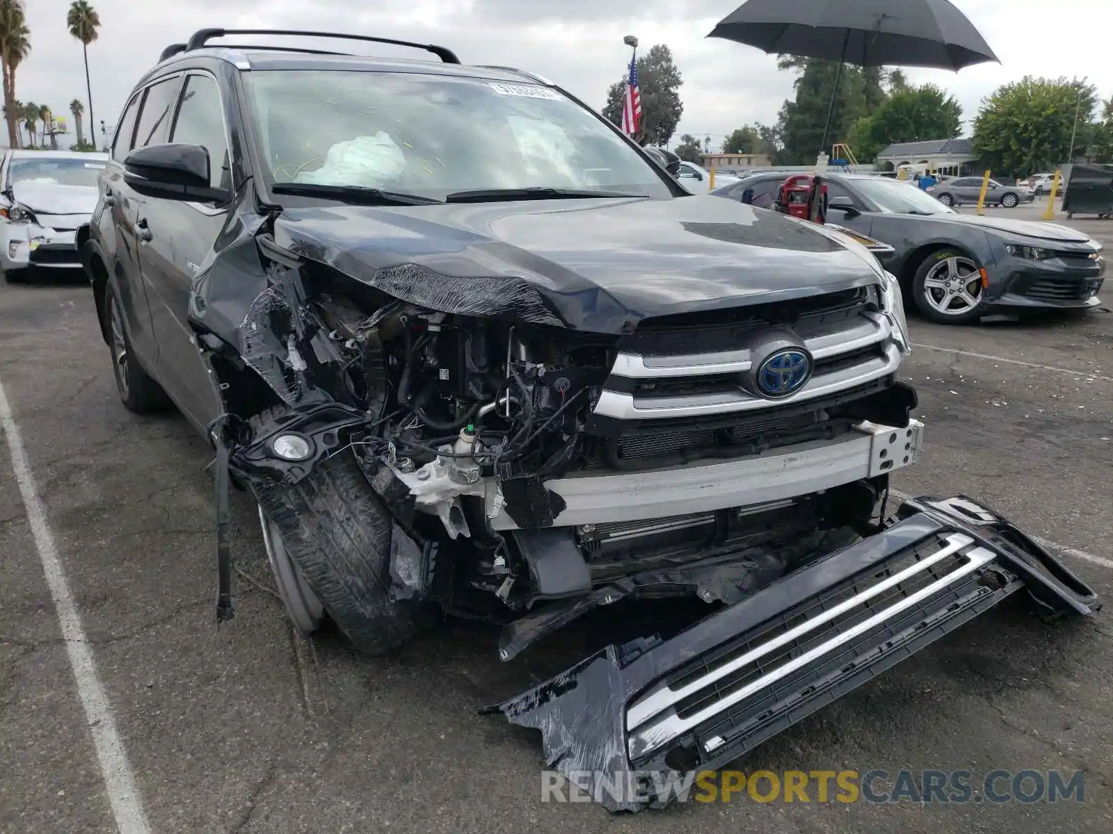 1 Photograph of a damaged car 5TDJGRFH3KS076748 TOYOTA HIGHLANDER 2019