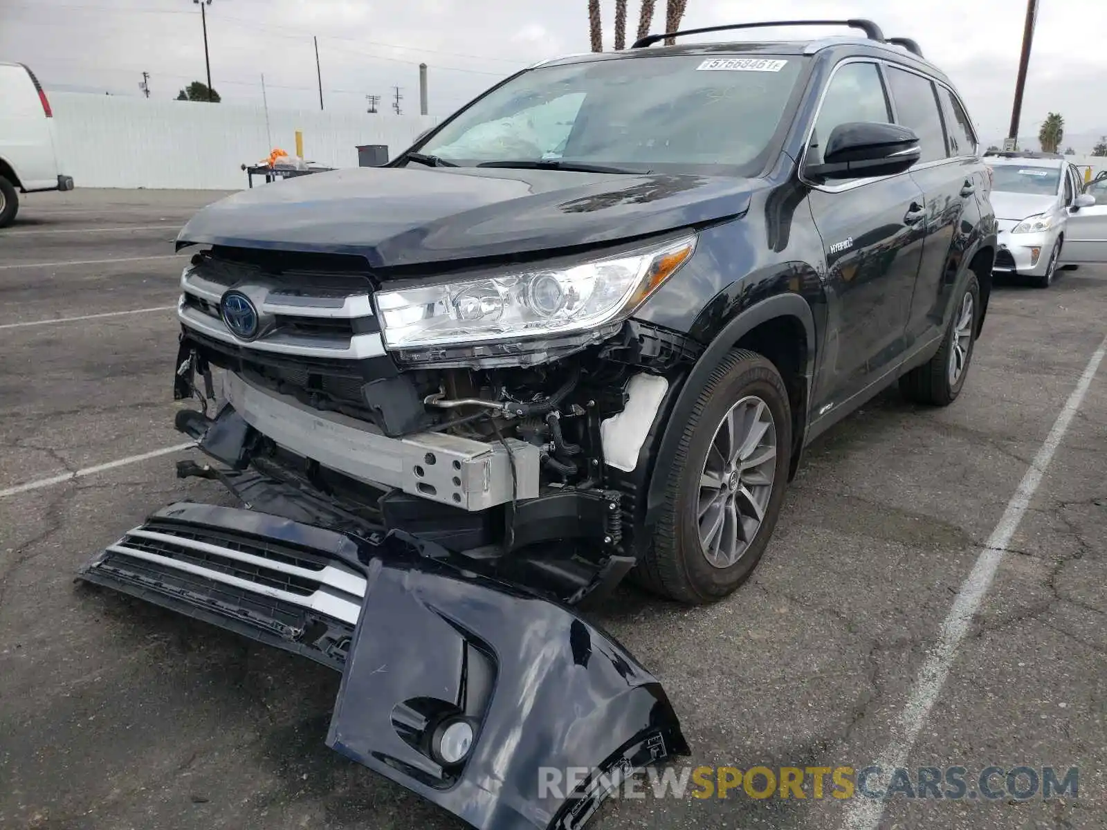 2 Photograph of a damaged car 5TDJGRFH3KS076748 TOYOTA HIGHLANDER 2019