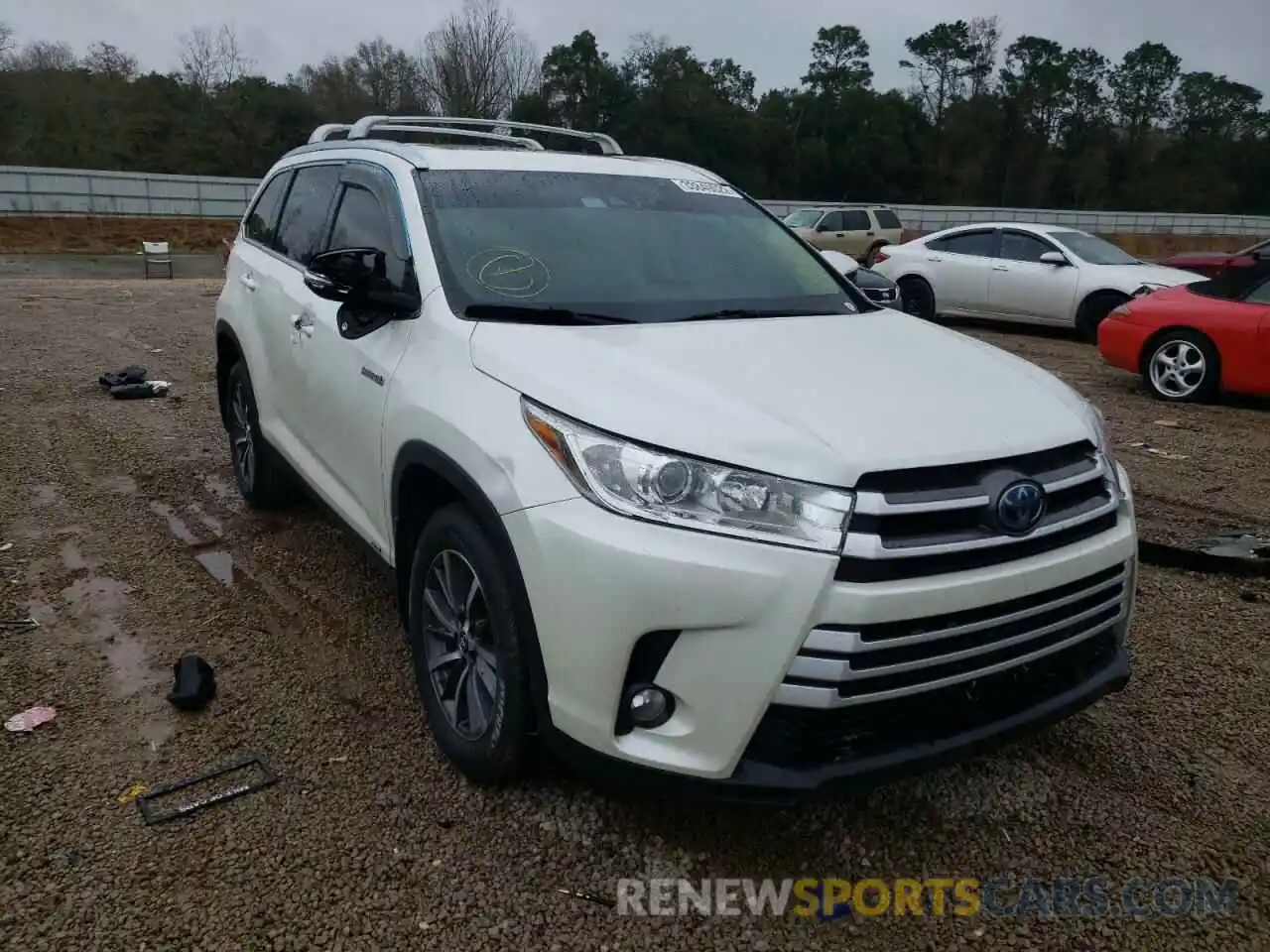 1 Photograph of a damaged car 5TDJGRFH4KS053592 TOYOTA HIGHLANDER 2019