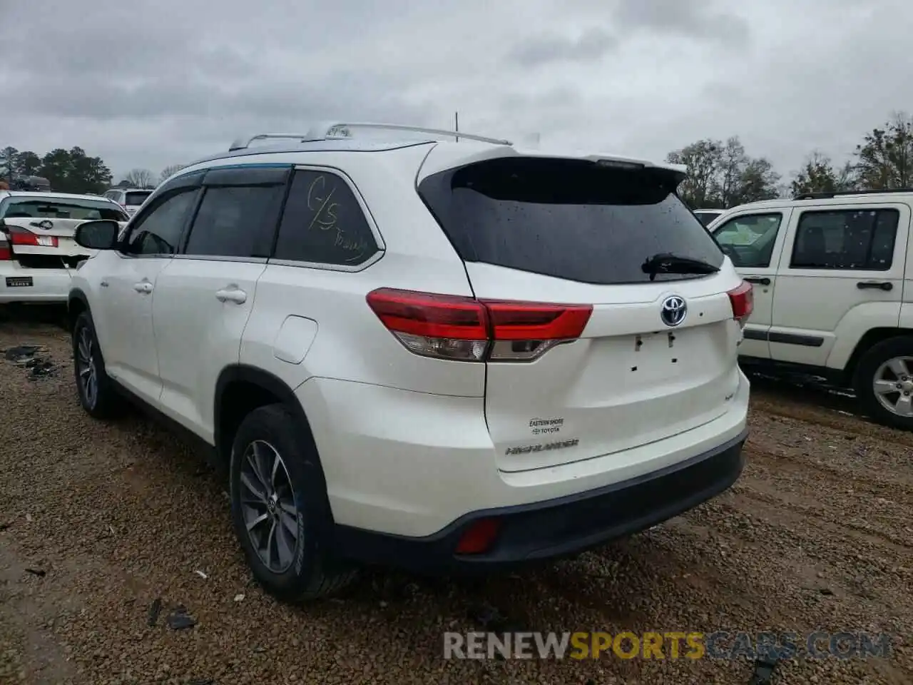 3 Photograph of a damaged car 5TDJGRFH4KS053592 TOYOTA HIGHLANDER 2019