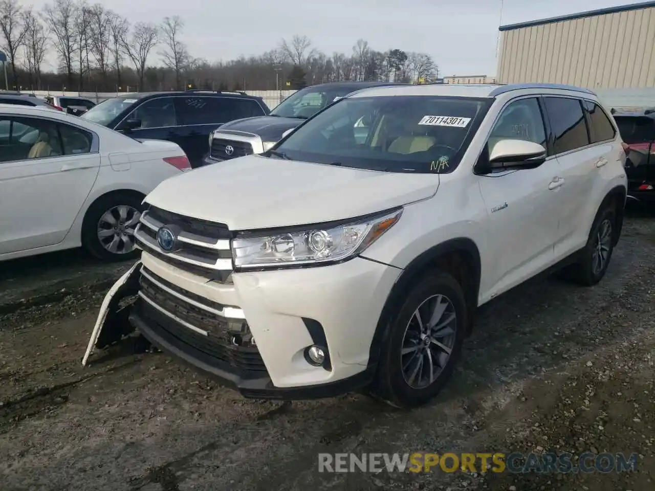 2 Photograph of a damaged car 5TDJGRFH4KS053706 TOYOTA HIGHLANDER 2019