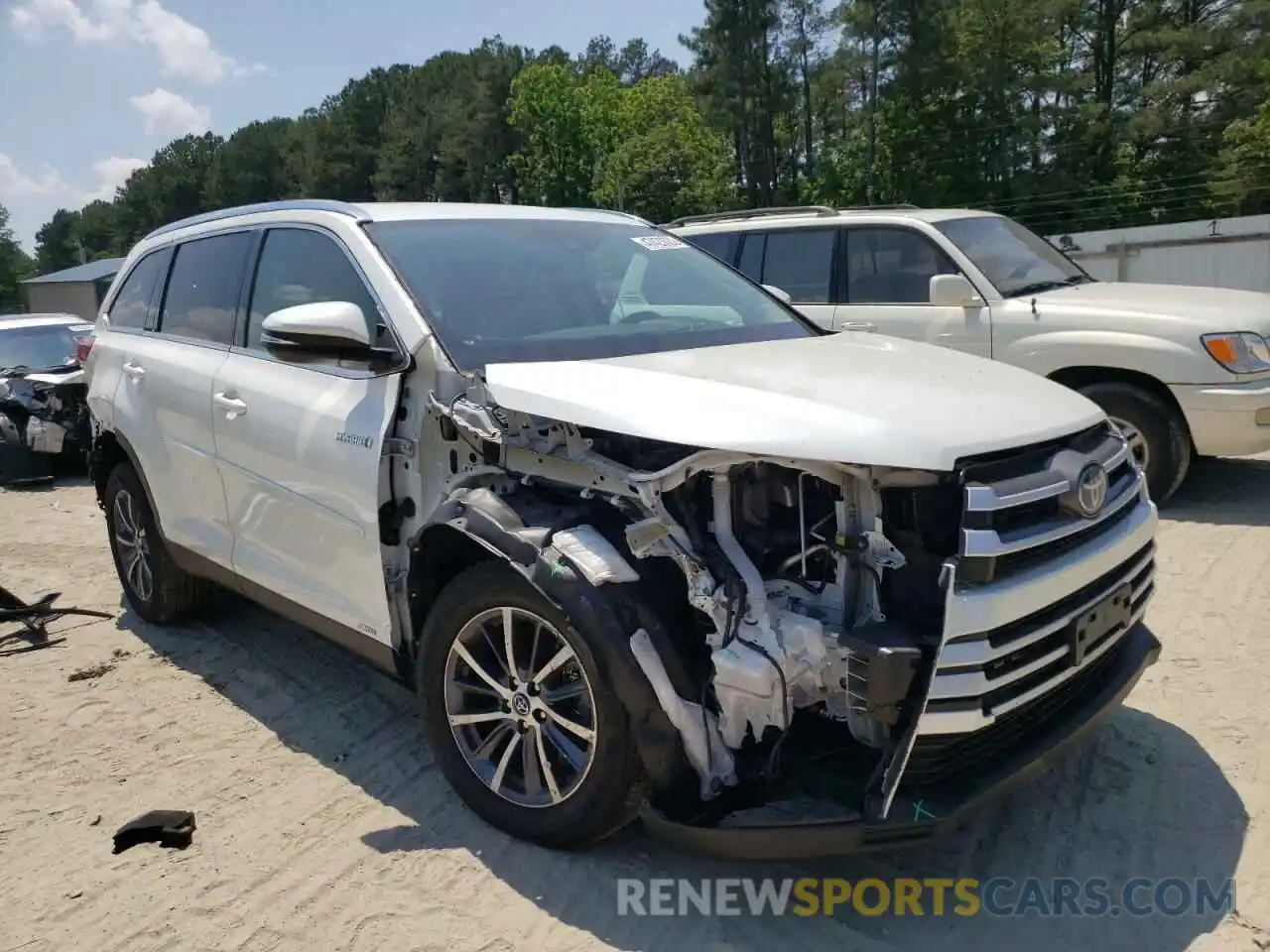 1 Photograph of a damaged car 5TDJGRFH4KS054497 TOYOTA HIGHLANDER 2019