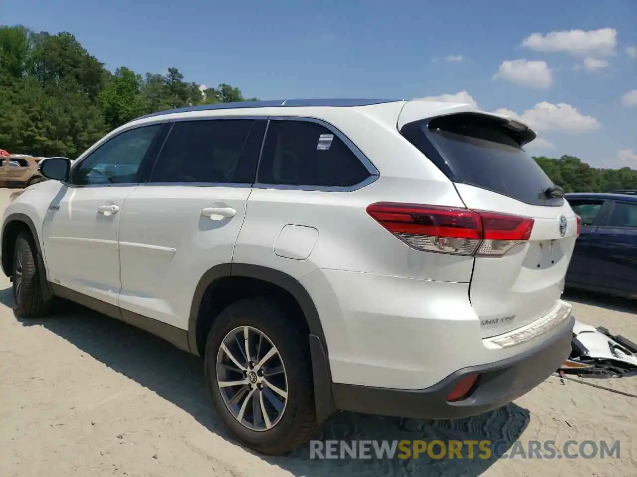 3 Photograph of a damaged car 5TDJGRFH4KS054497 TOYOTA HIGHLANDER 2019