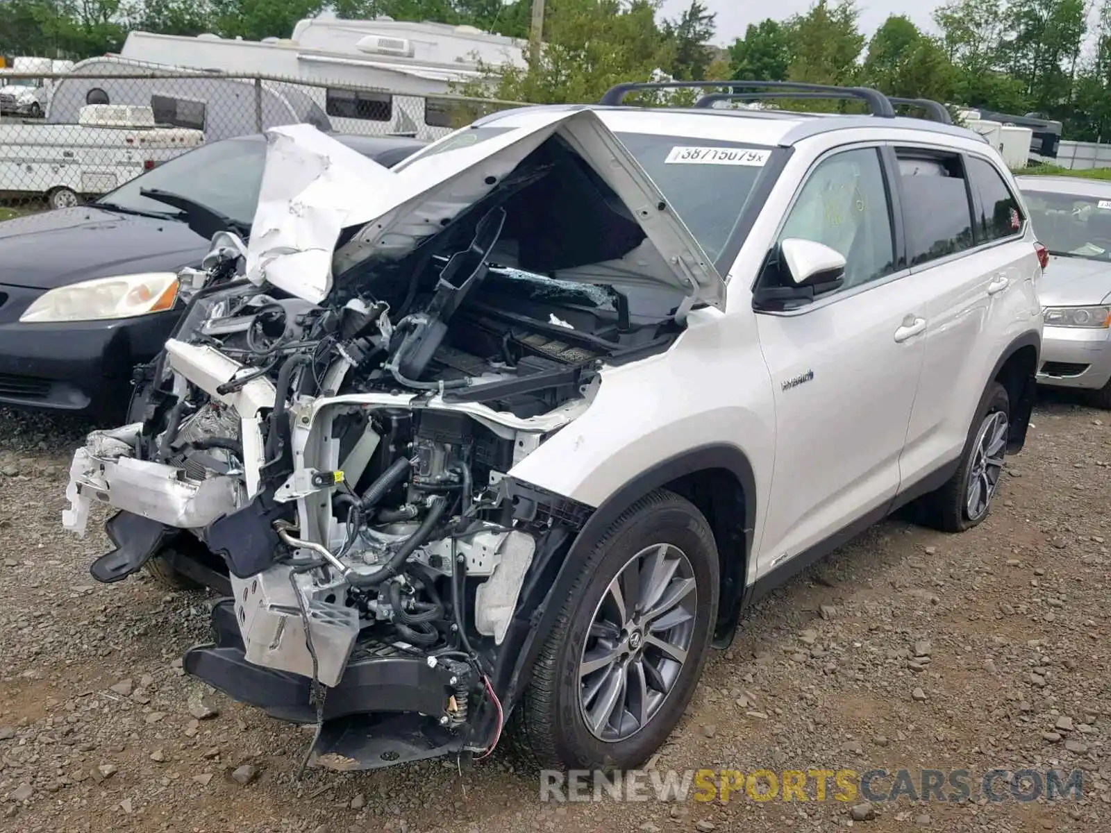 2 Photograph of a damaged car 5TDJGRFH4KS054757 TOYOTA HIGHLANDER 2019