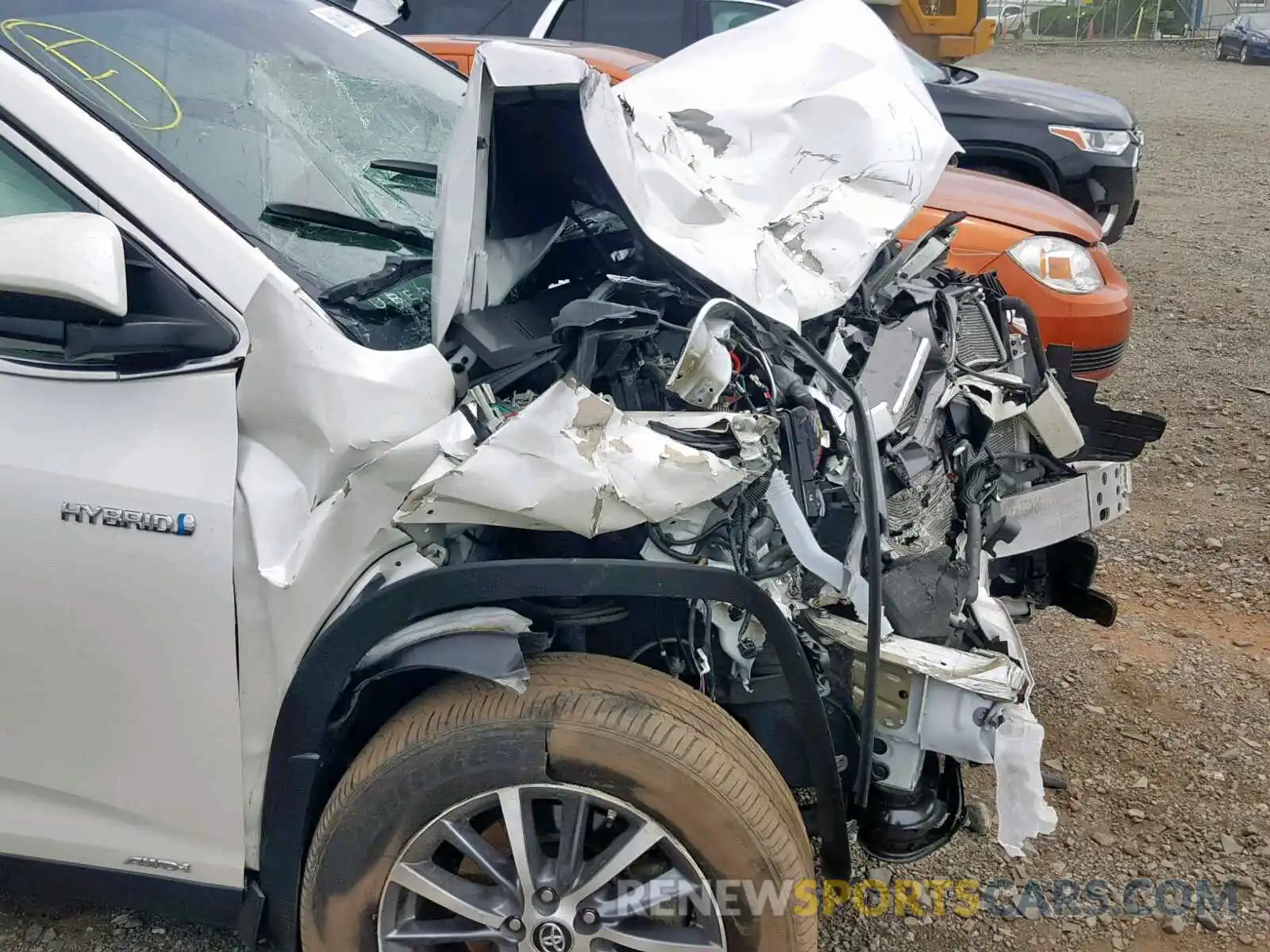 9 Photograph of a damaged car 5TDJGRFH4KS054757 TOYOTA HIGHLANDER 2019