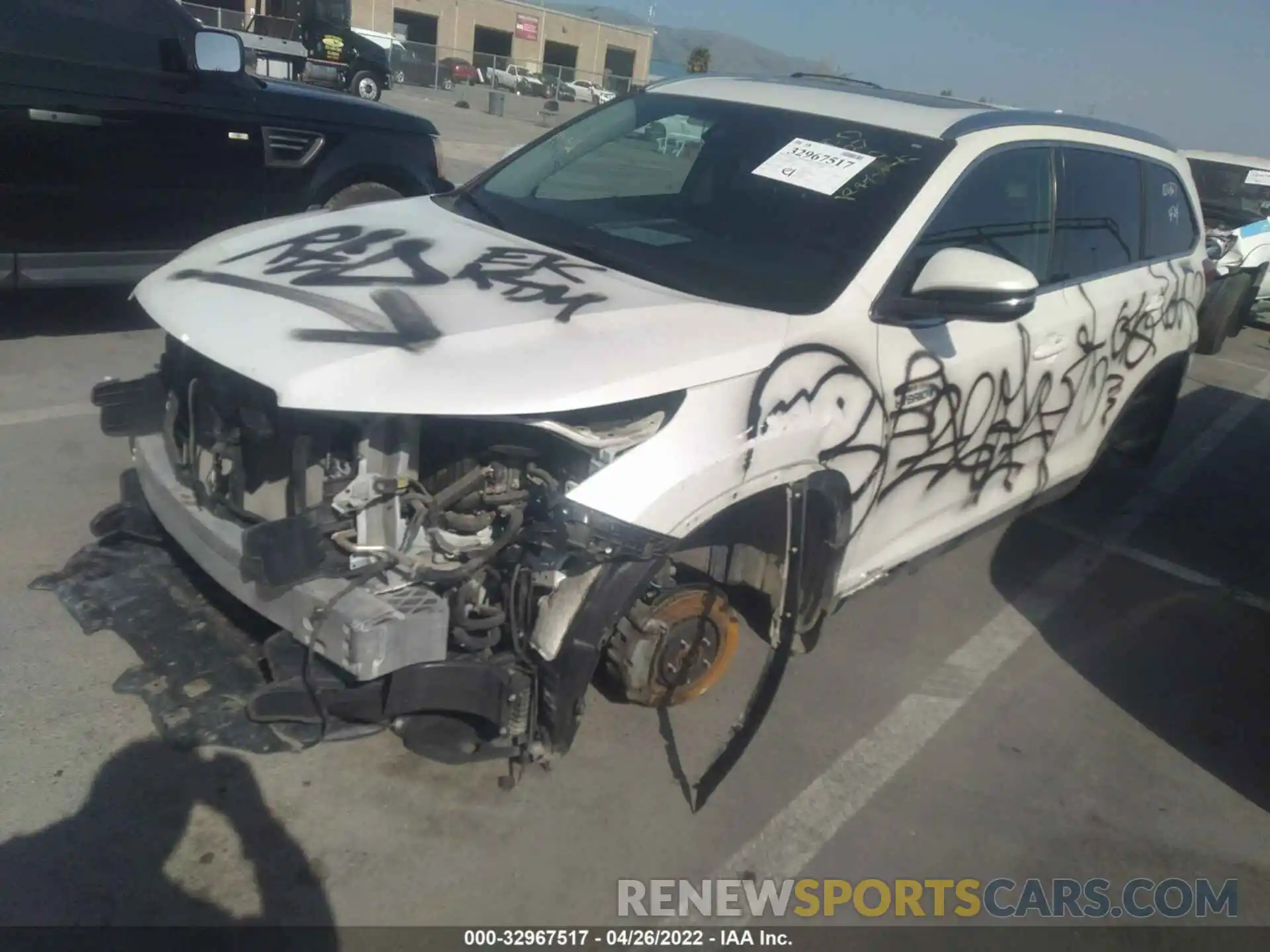 2 Photograph of a damaged car 5TDJGRFH4KS055262 TOYOTA HIGHLANDER 2019