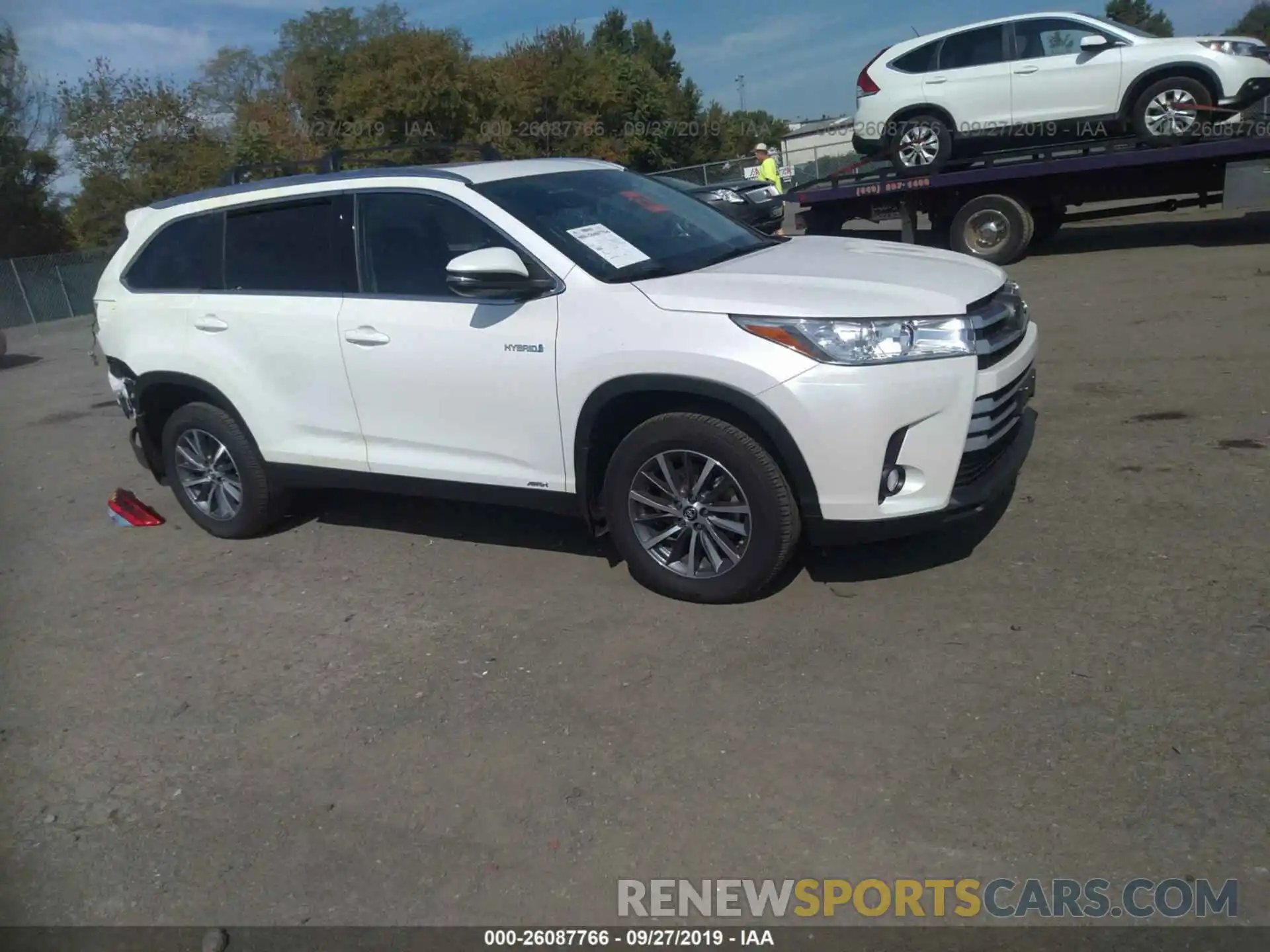 1 Photograph of a damaged car 5TDJGRFH4KS061241 TOYOTA HIGHLANDER 2019