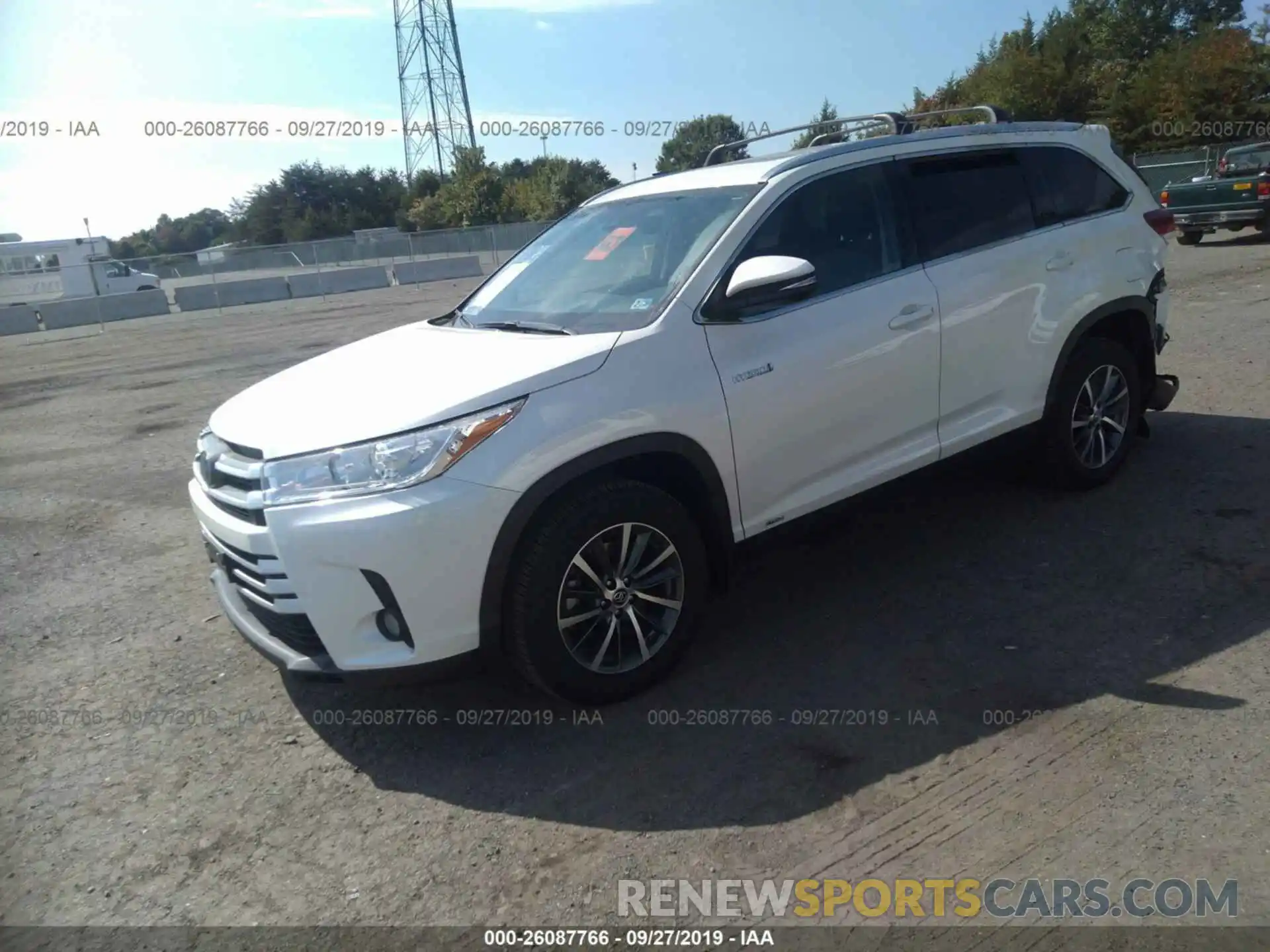 2 Photograph of a damaged car 5TDJGRFH4KS061241 TOYOTA HIGHLANDER 2019