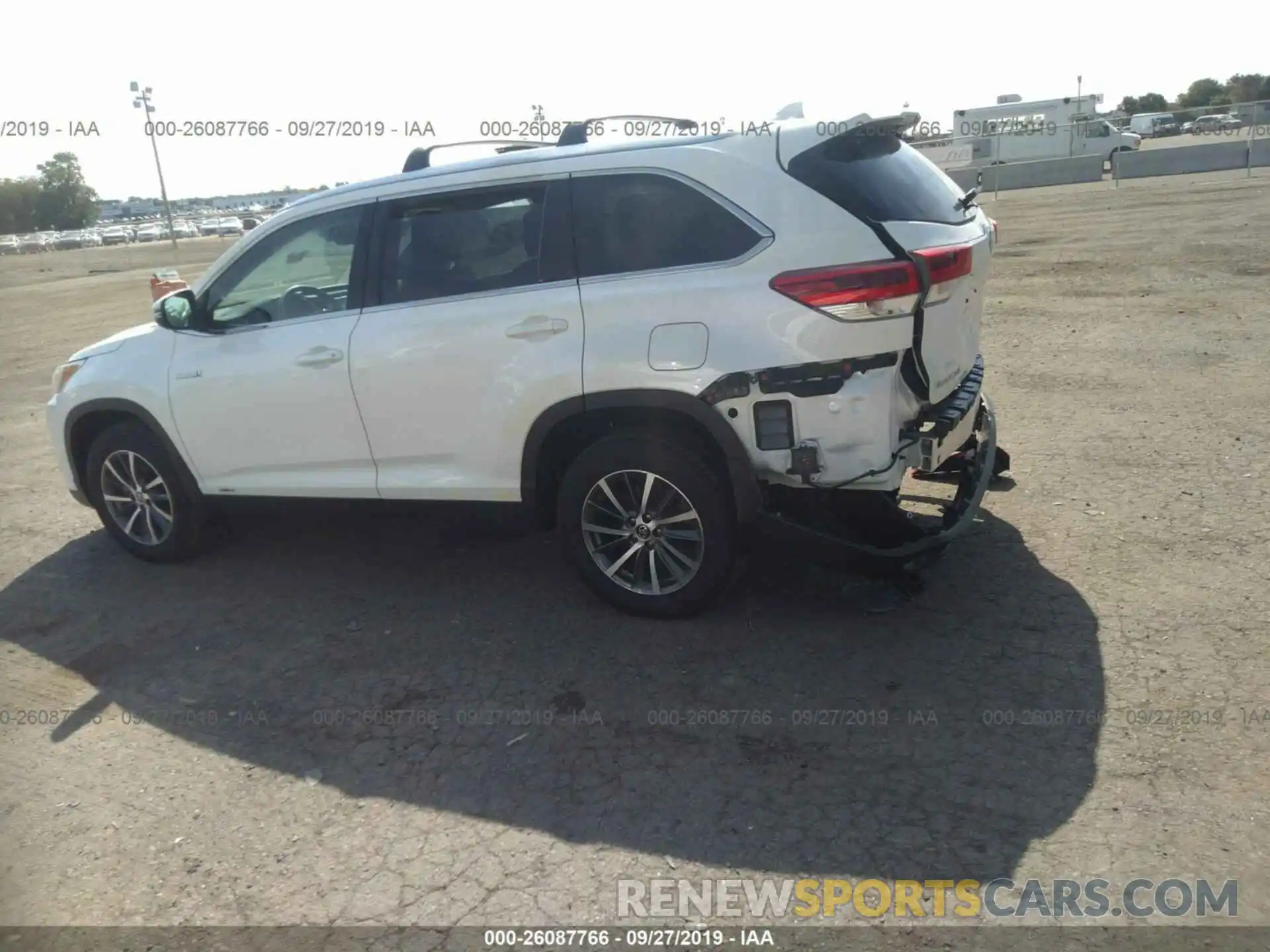 3 Photograph of a damaged car 5TDJGRFH4KS061241 TOYOTA HIGHLANDER 2019