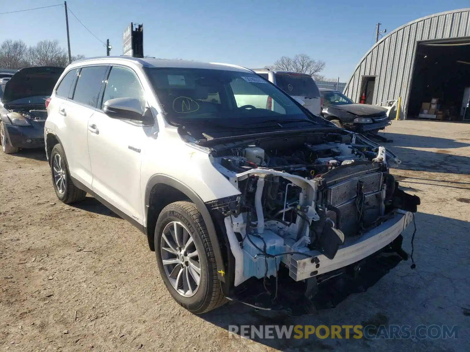 1 Photograph of a damaged car 5TDJGRFH4KS063426 TOYOTA HIGHLANDER 2019