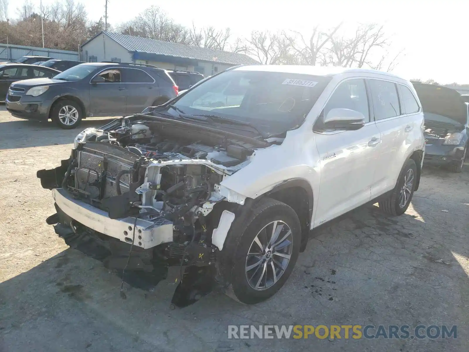 2 Photograph of a damaged car 5TDJGRFH4KS063426 TOYOTA HIGHLANDER 2019