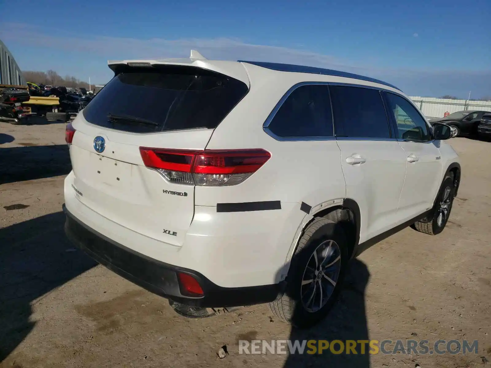 4 Photograph of a damaged car 5TDJGRFH4KS063426 TOYOTA HIGHLANDER 2019