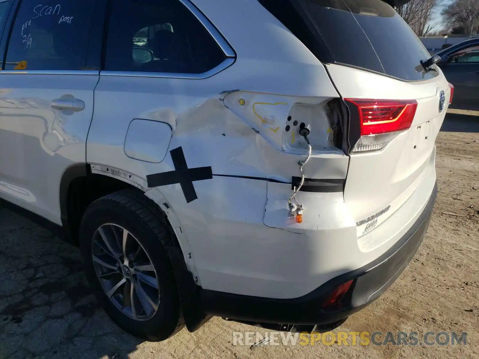 9 Photograph of a damaged car 5TDJGRFH4KS063426 TOYOTA HIGHLANDER 2019