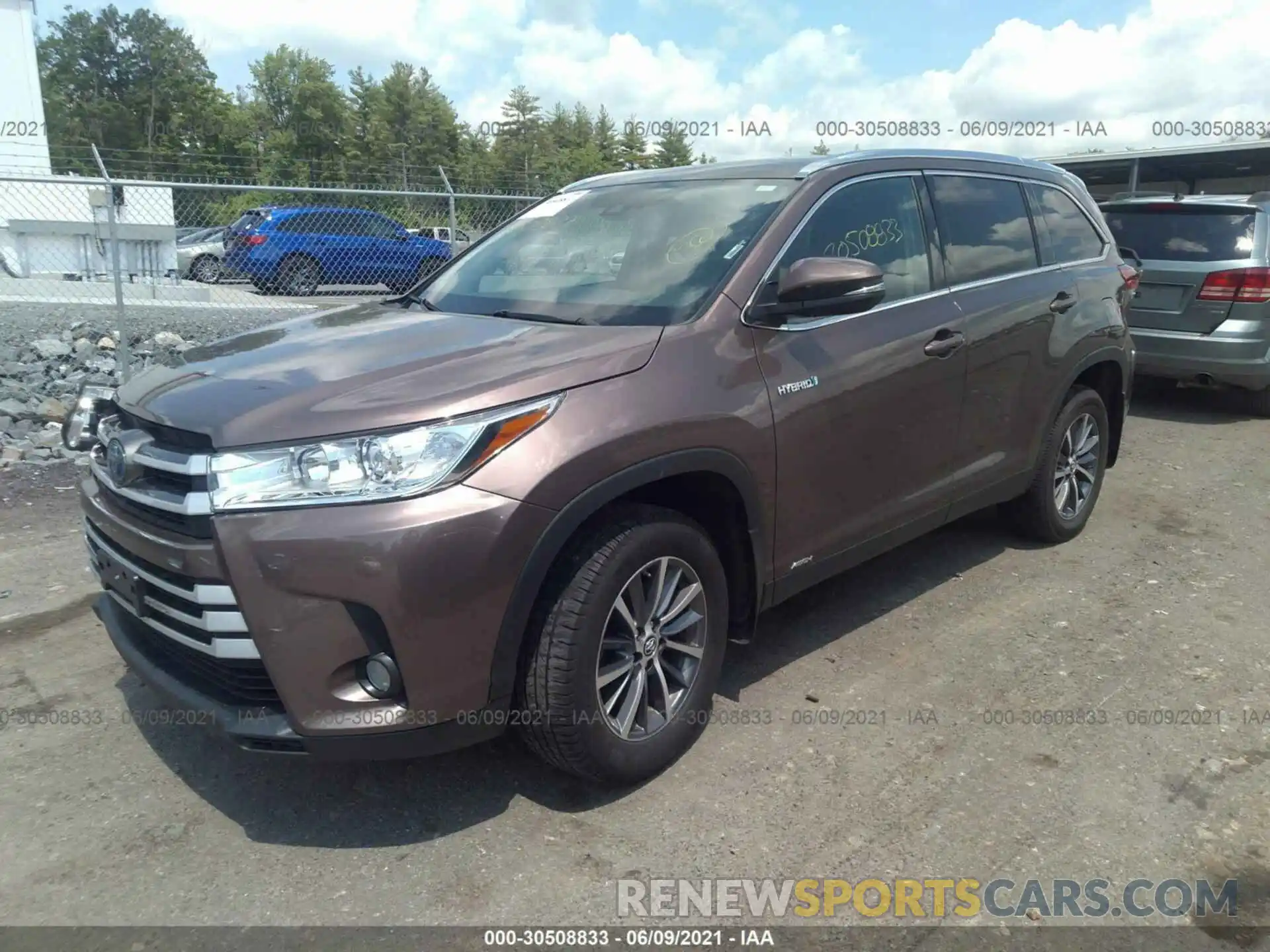 2 Photograph of a damaged car 5TDJGRFH4KS071364 TOYOTA HIGHLANDER 2019